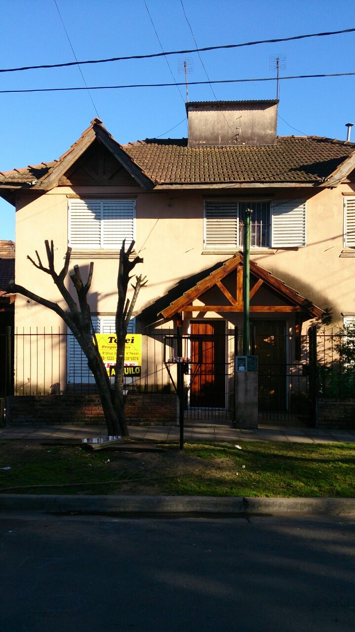 Duplex en venta W. C. Morris, Hurlingham.