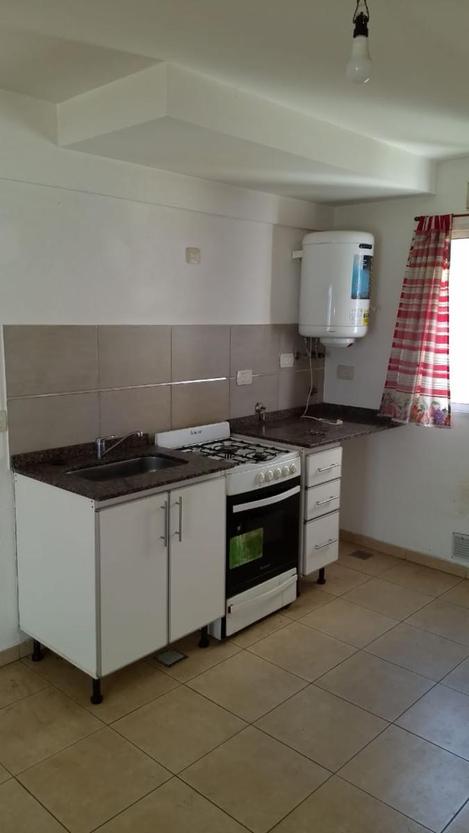DEPARTAMENTO DE 2 AMBIENTES  CON COCHERA CON PORTÓN AUTOMÁTICO Y TERRAZA, MORON