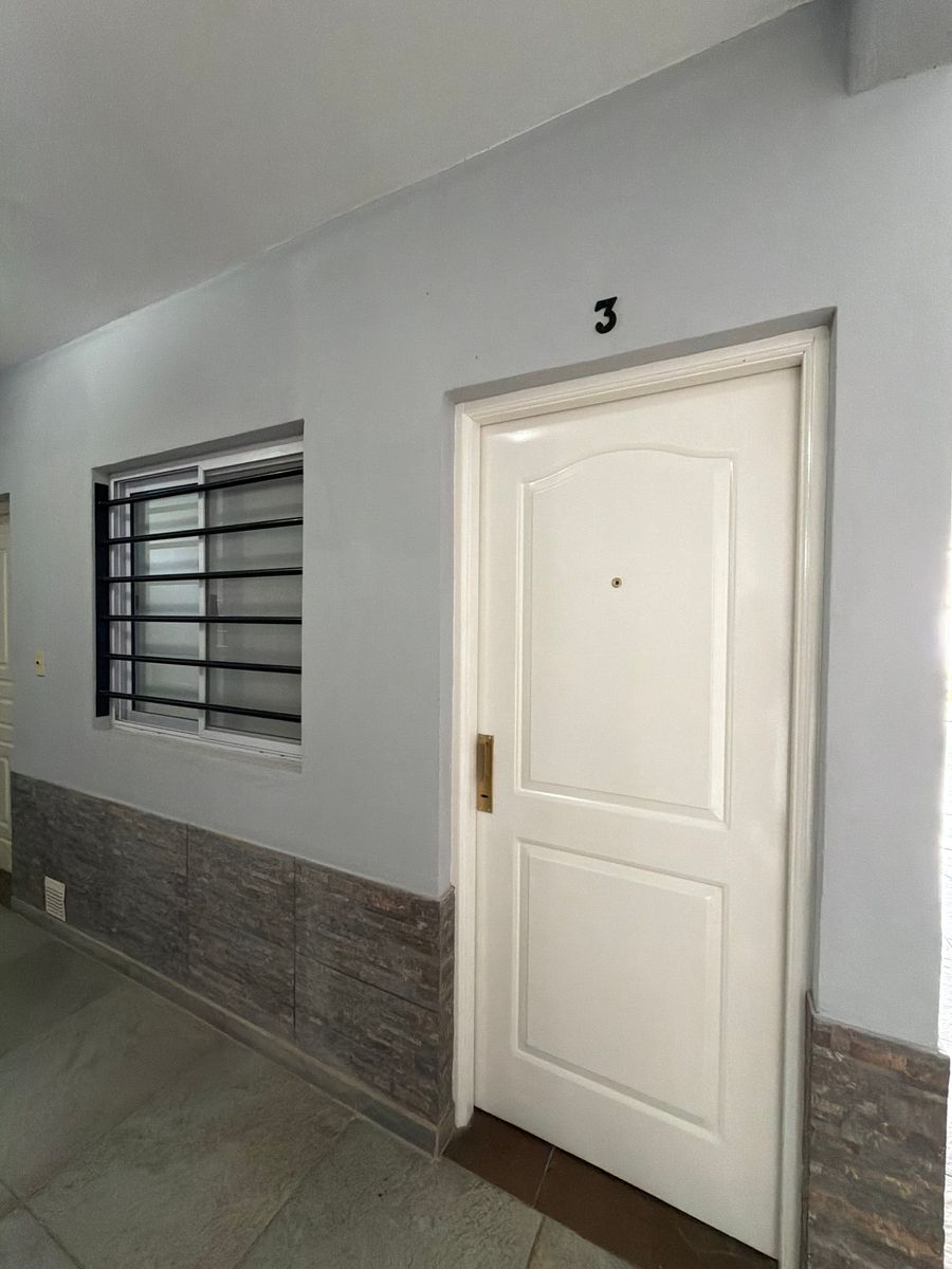 ALQUILER DPTO DOS AMBIENTES EN PLANTA BAJA CON PATIO.