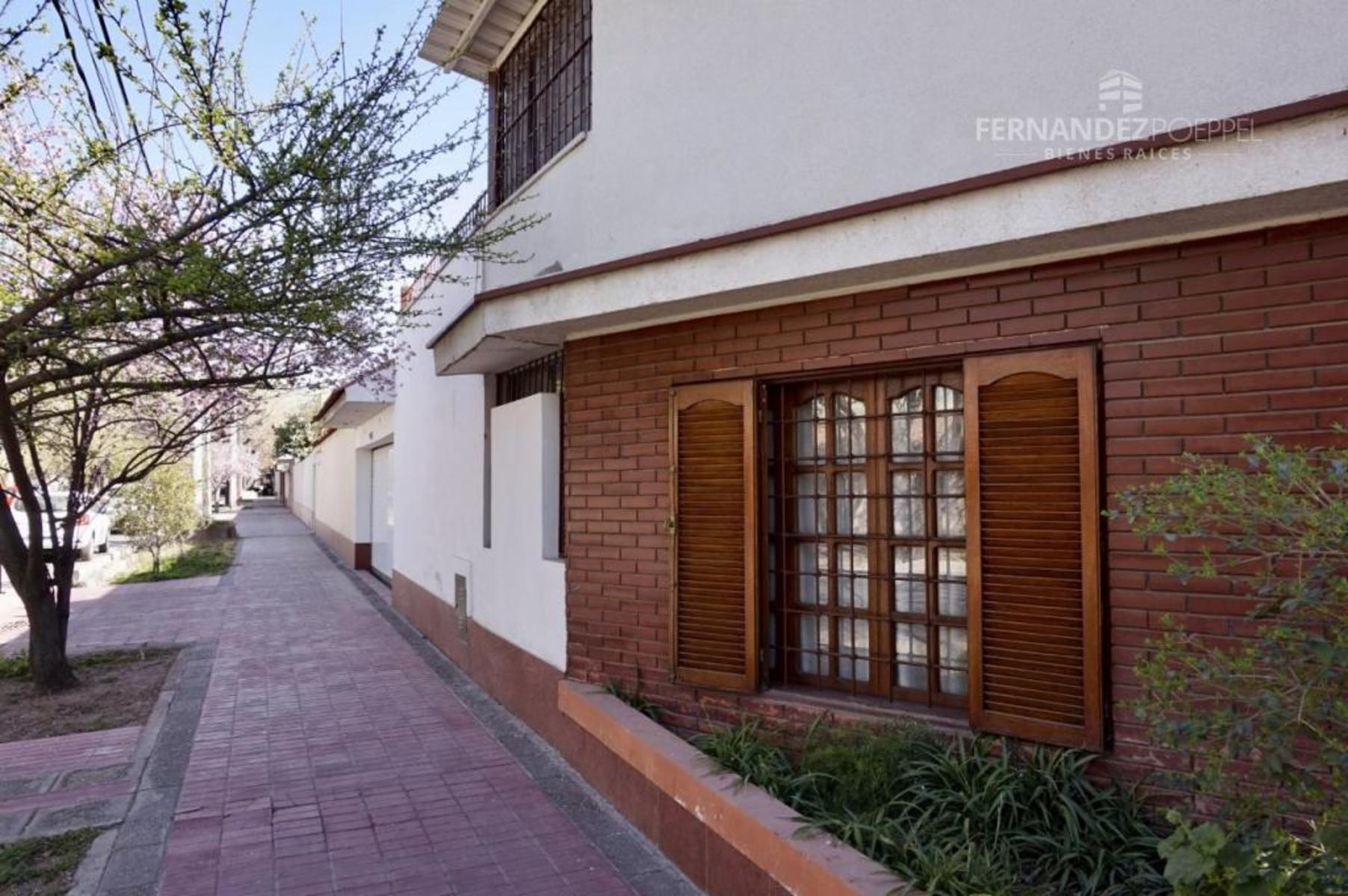 SE VENDE Casa Dos Pisos 6D 2B Cuarta Oeste Mendoza