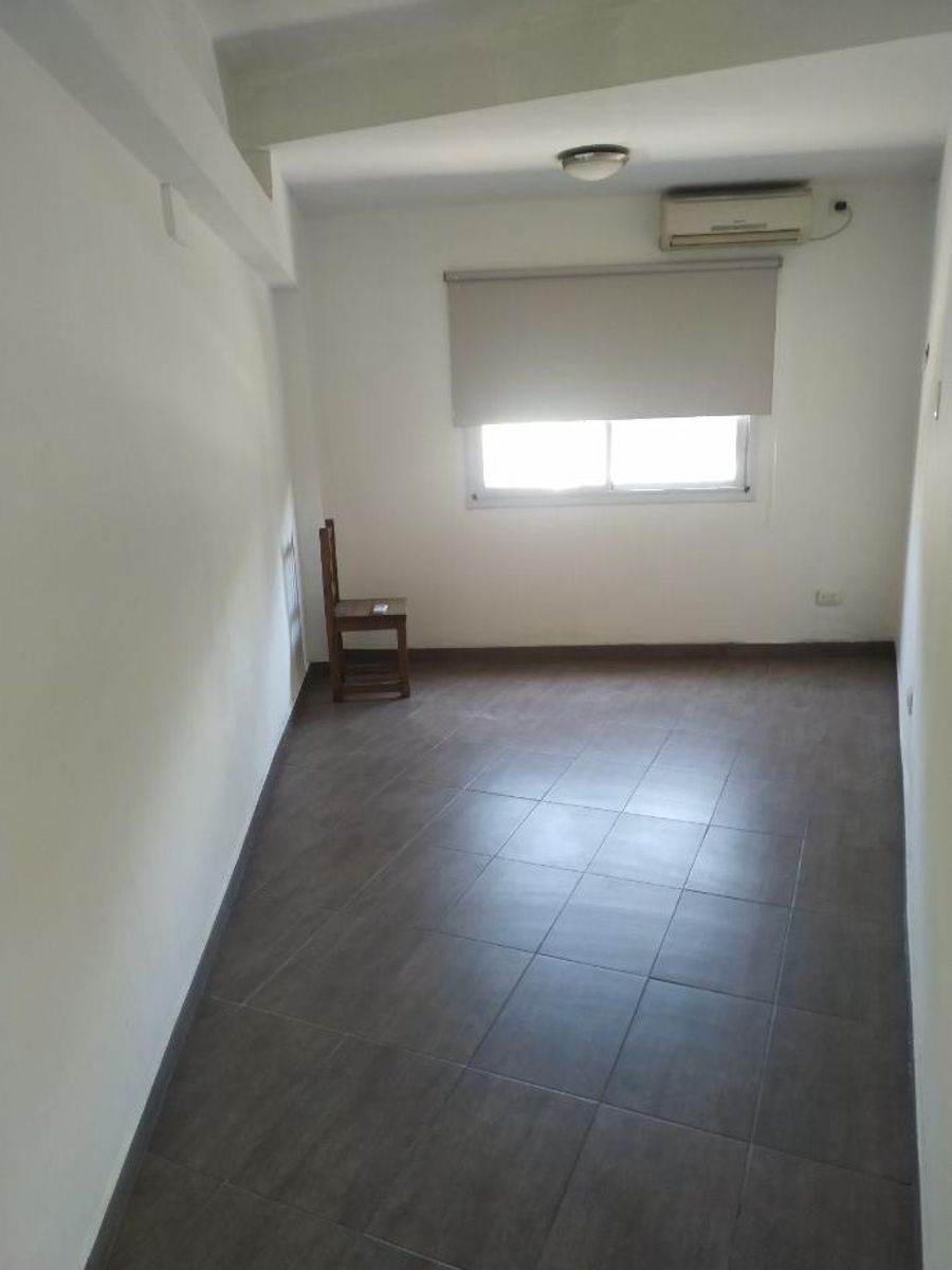 Larralde 1300 · Morón — foto 16
