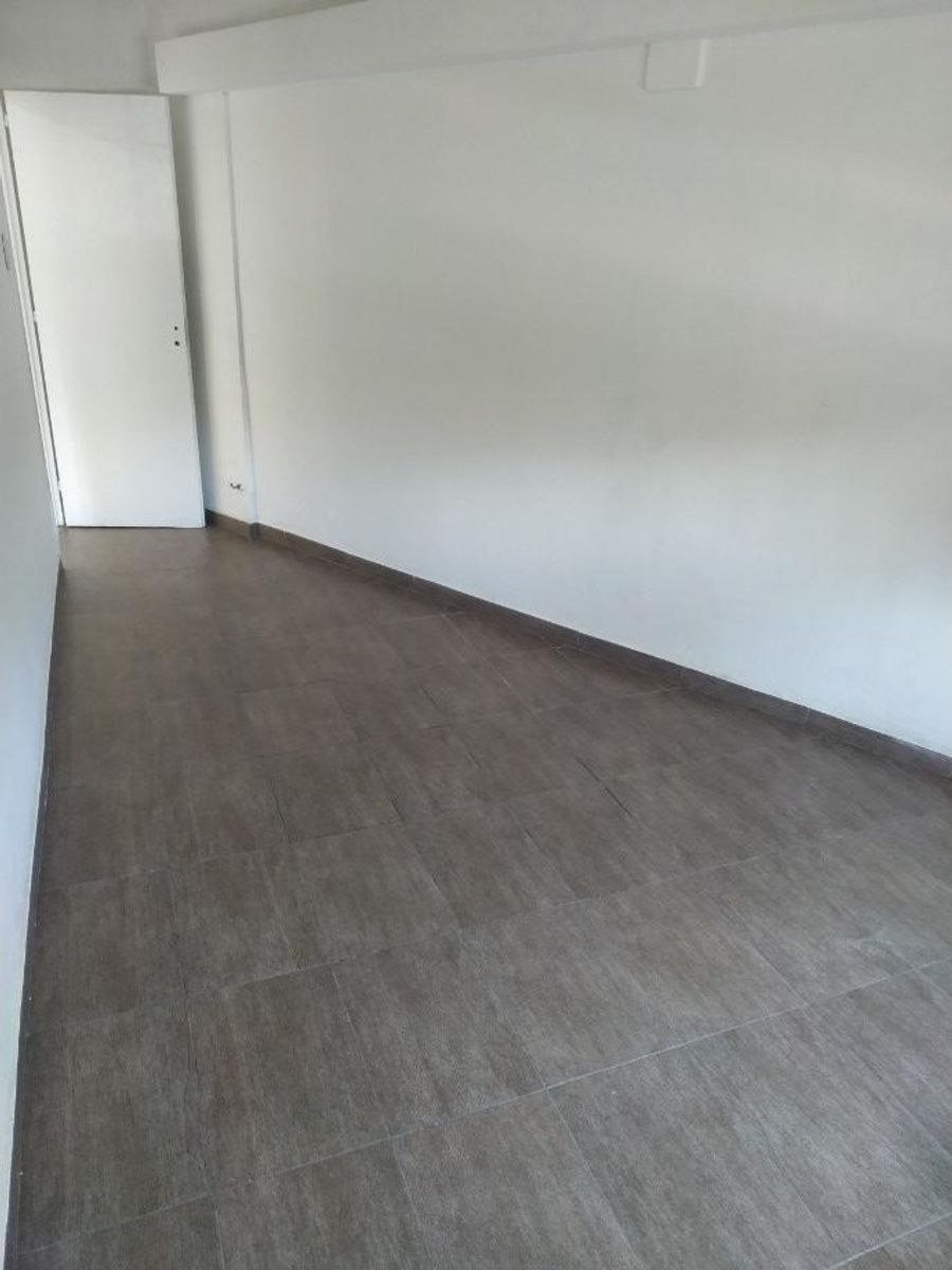 Larralde 1300 · Morón — foto 17