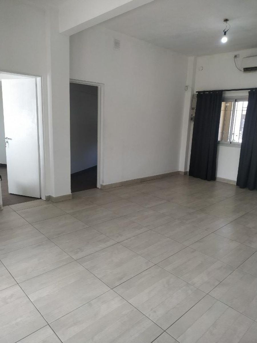 Larralde 1300 · Morón — foto 4