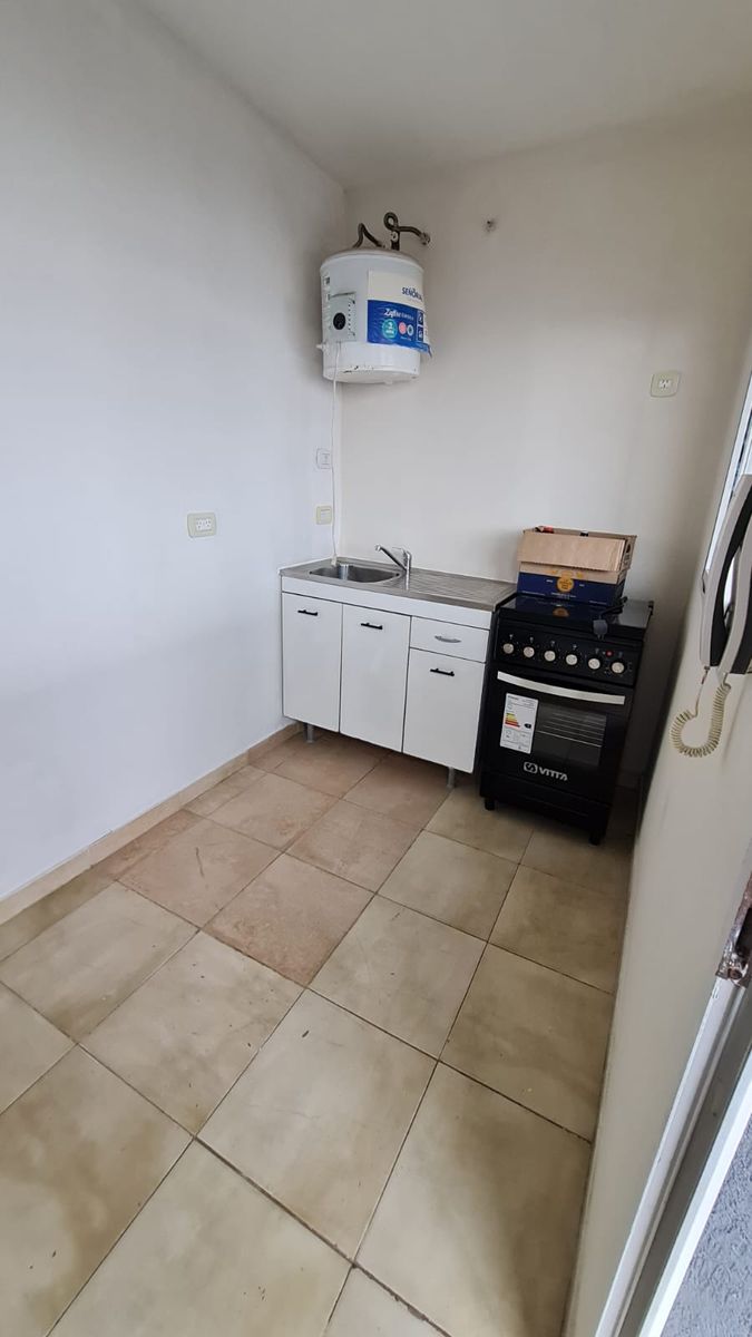 depto 1er piso al frente de 2 ambientes