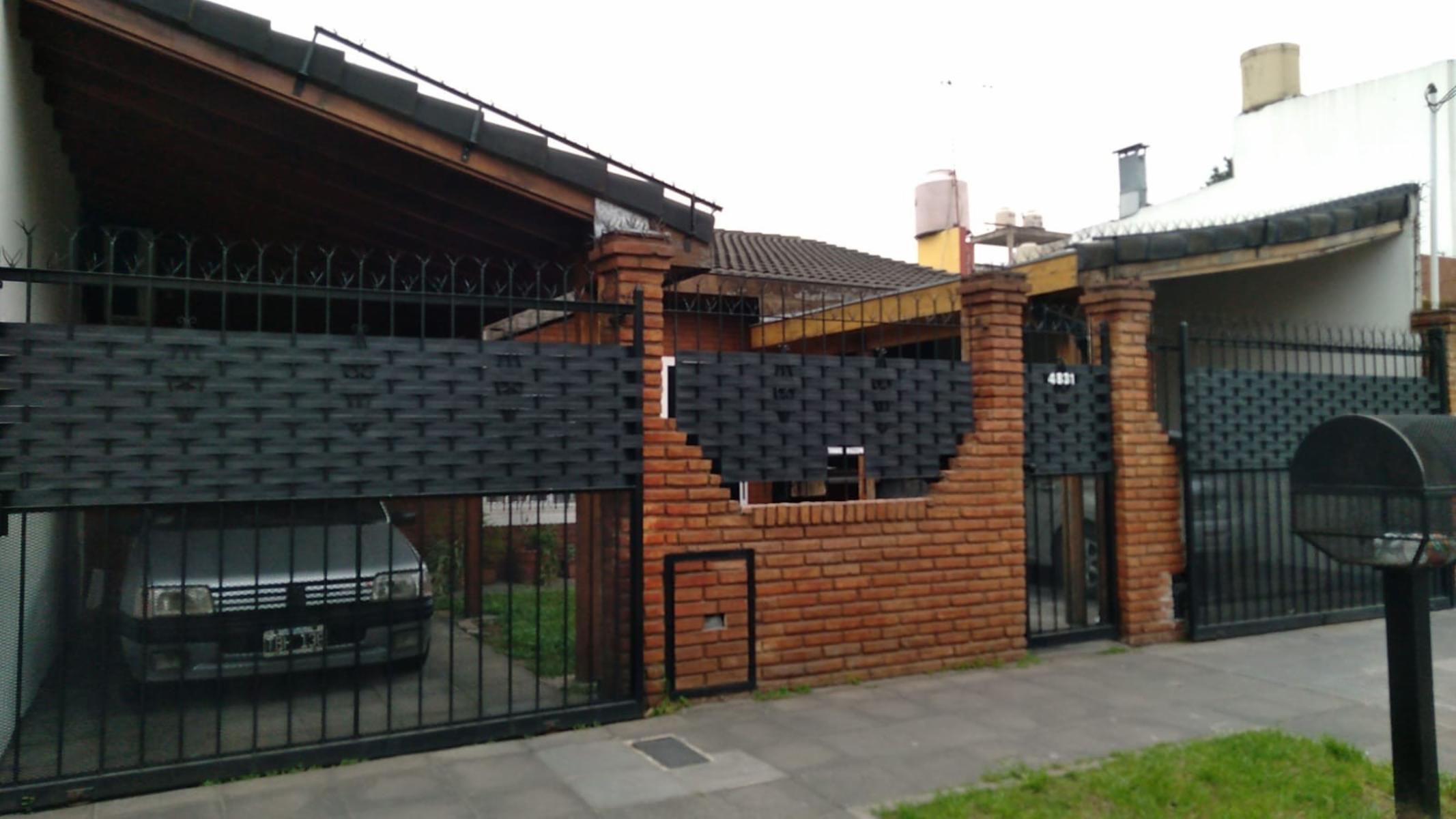 VILLA BALLESTER, PXMO RUTAS y AVDAS - ESPECTACULAR y LUJOSO CHALET 4 AMB, 2 BAÑO y PARQUE c/ PILETA NATACIÓN