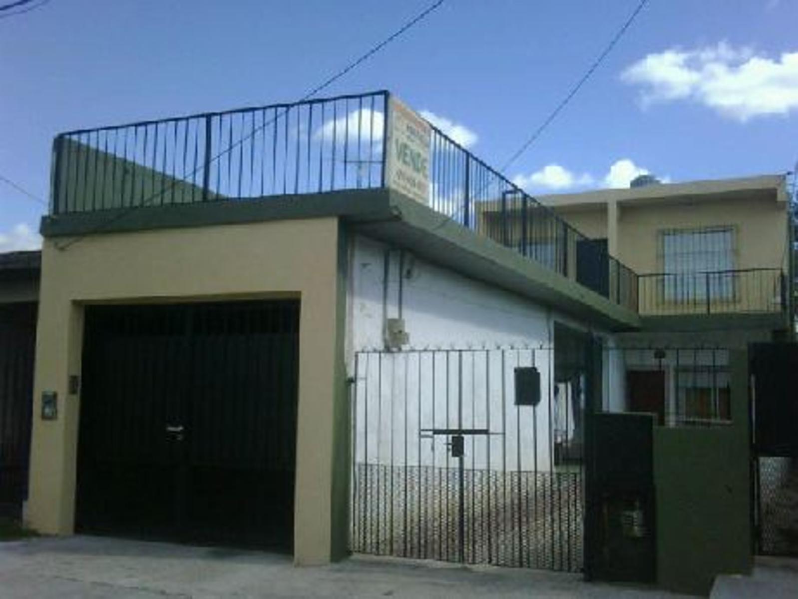 Ezpeleta Casa P.A.  con Cochera. Escuchamos Propuestas