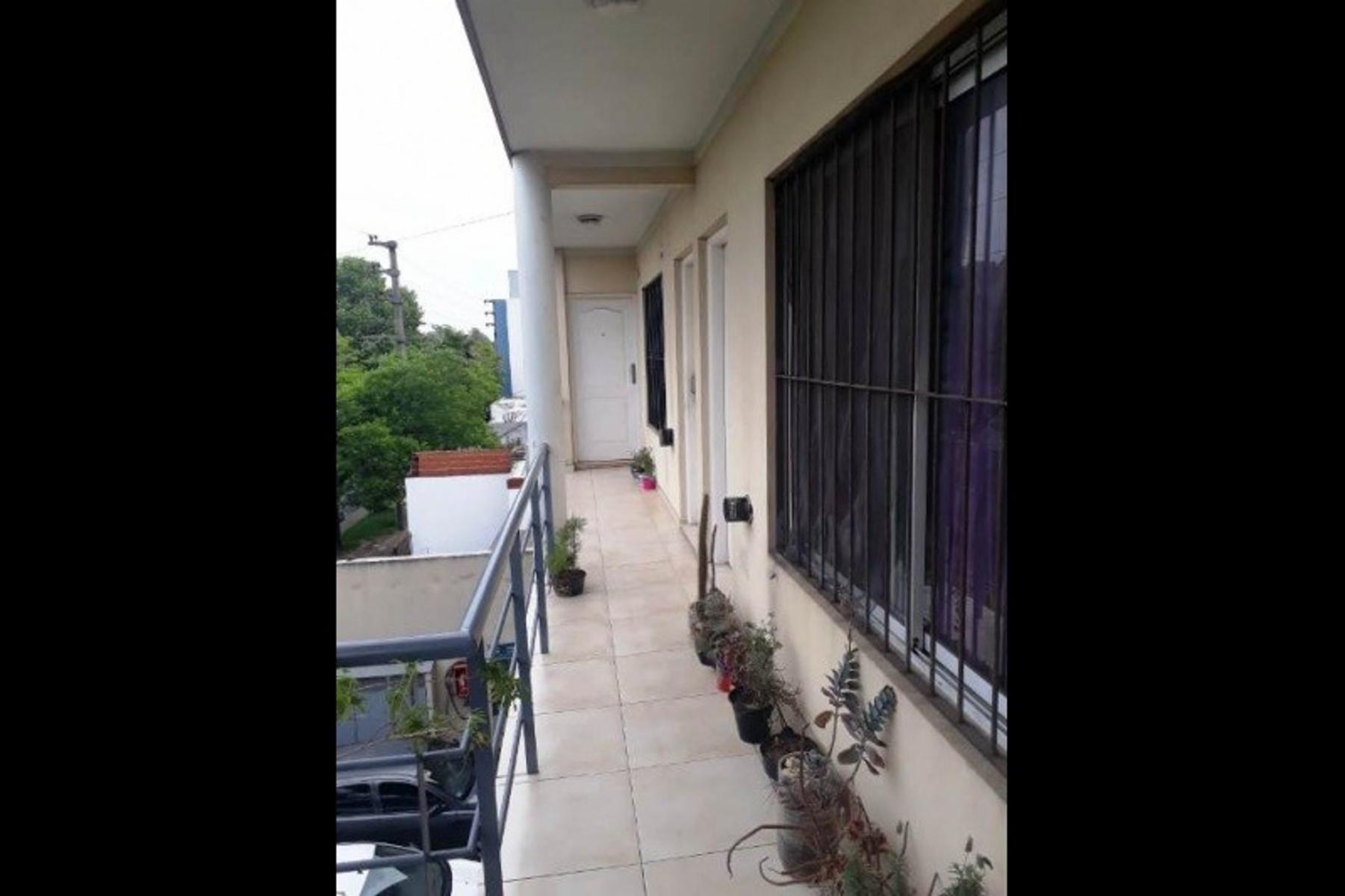 carlos pellegrini 1500 · Morón — foto 3