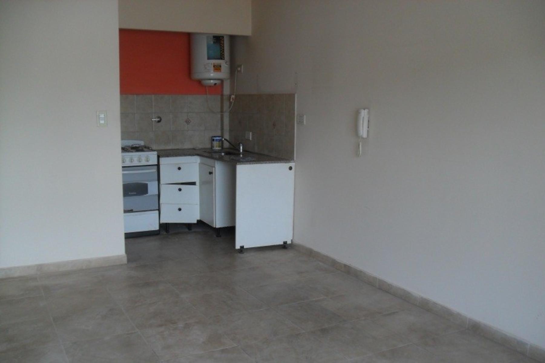 carlos pellegrini 1500 · Morón — foto 5