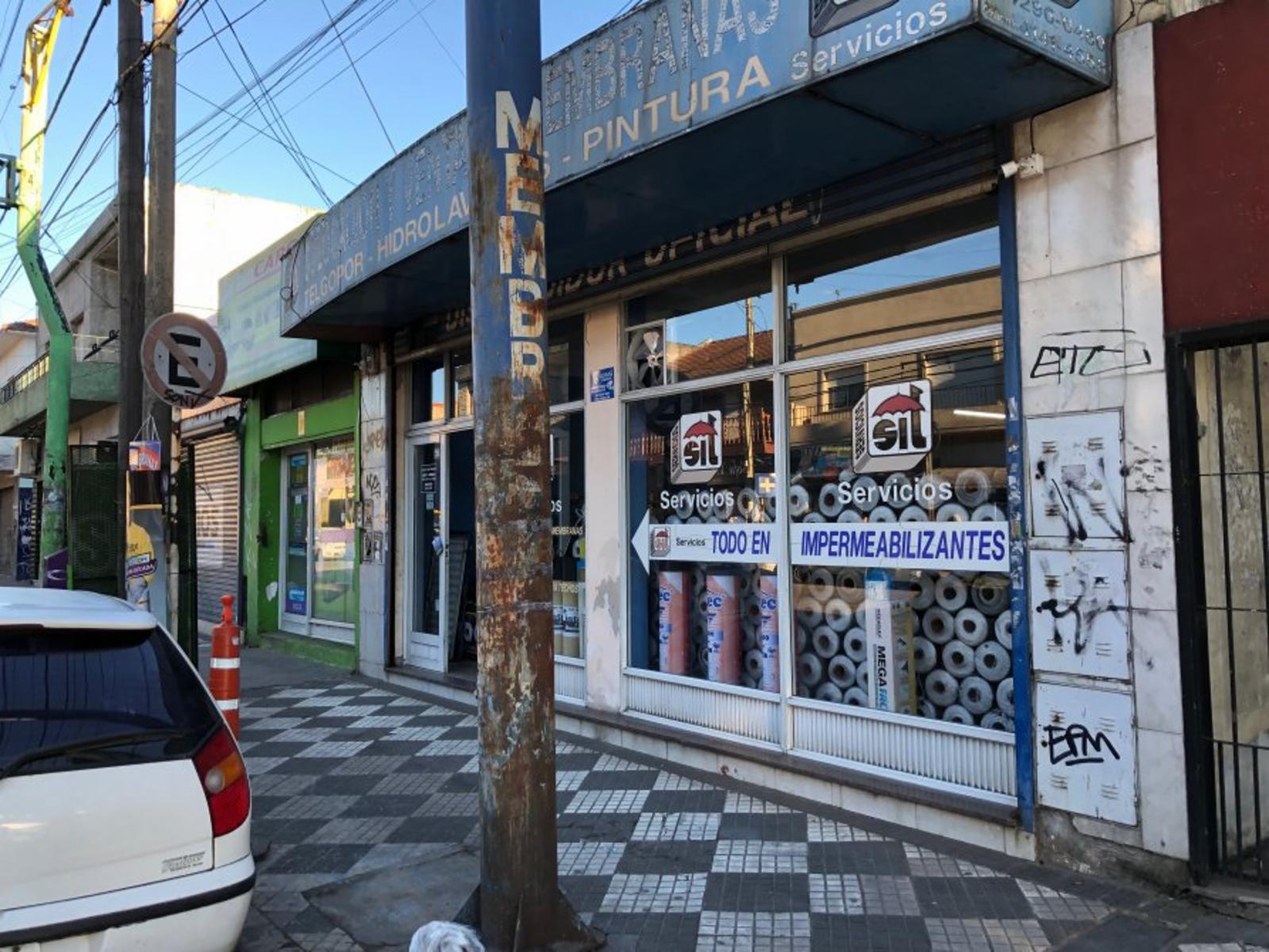 VENTA DE LOCAL CON VIVIENDA - INMEJORABLE UBICACIÓN - 380 M² - A MTS DE COTO - APTO A CREDITO