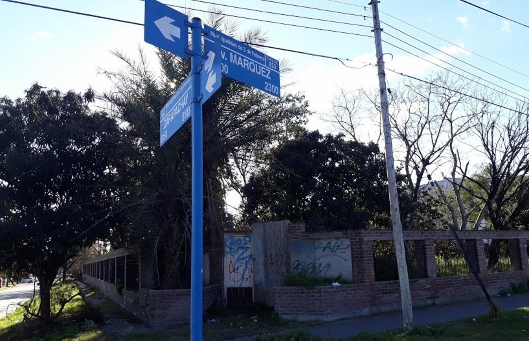 AV. MARQUEZ ESQ. CARAPACHAY · Tres De Febrero — foto 3