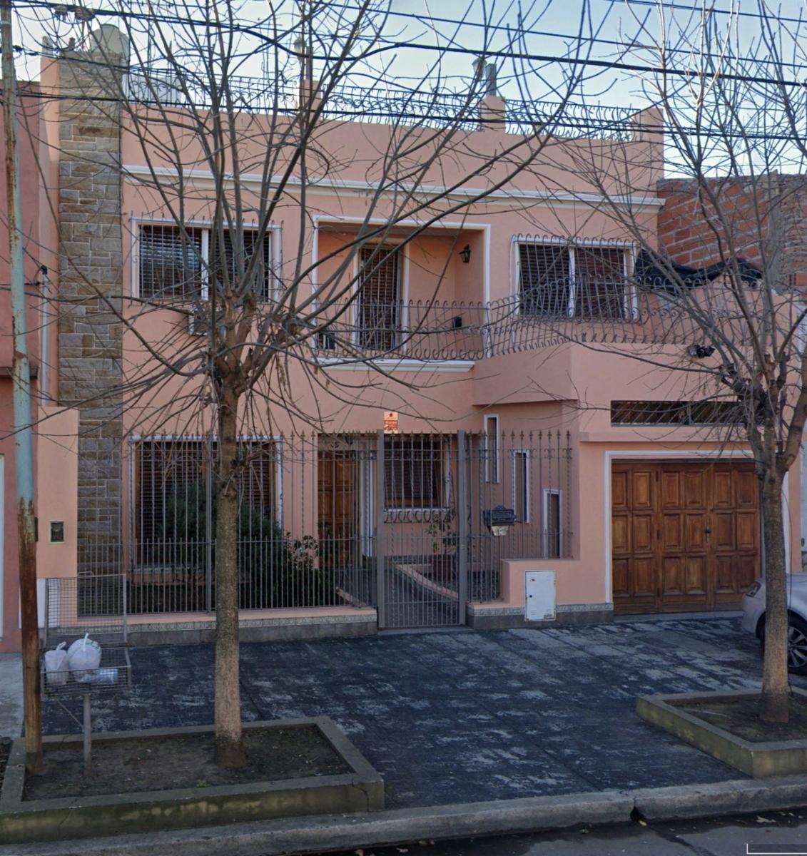 Propiedad 5 amb. Barrio Guemes