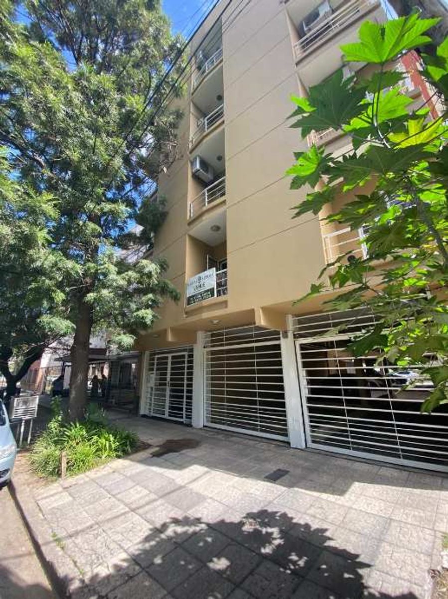 EXCELENTE DEPARTAMENTO DE 2 AMBIENTES MORON CENTRO -
