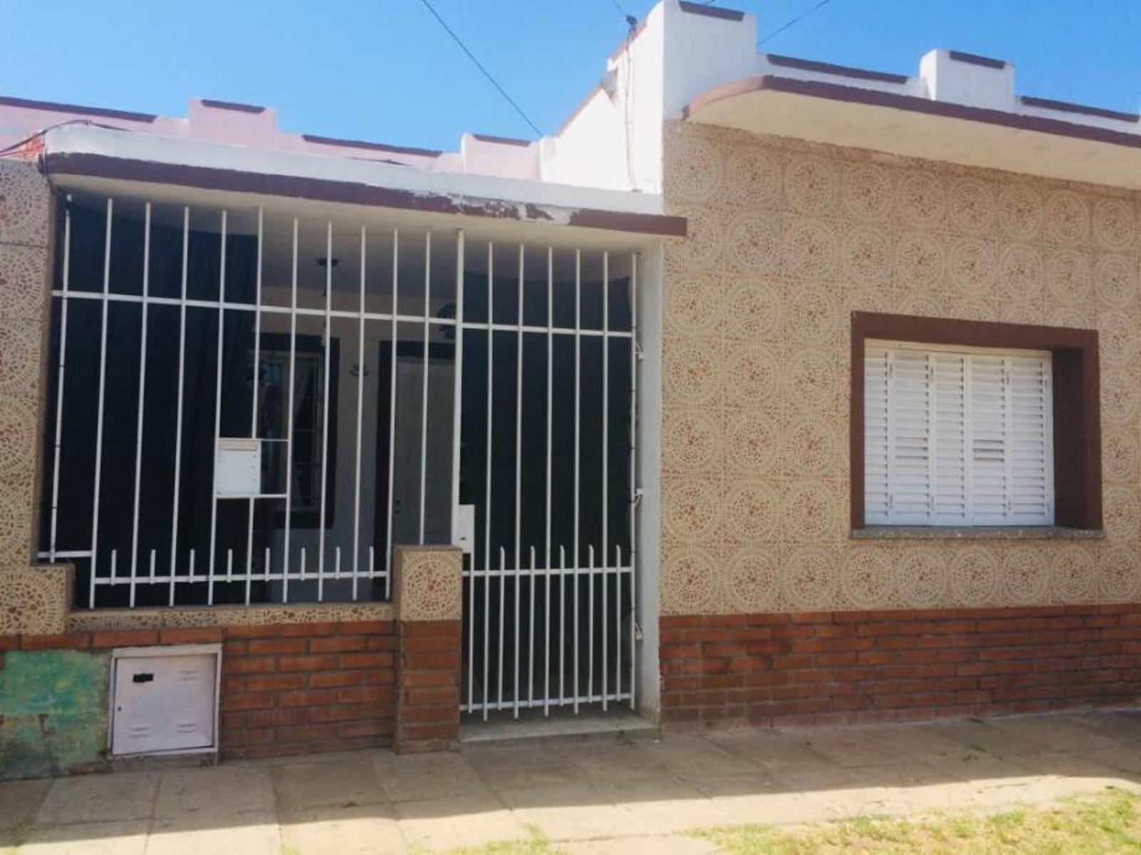 Carlos Calvo 2448 · Morón — foto 3