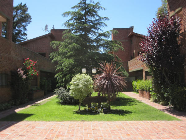 Unidad 12 : Dto t/duplex 3 amb. Pinamar Zona Golf 6 cuadras de la playa Balneario Ufo Poin