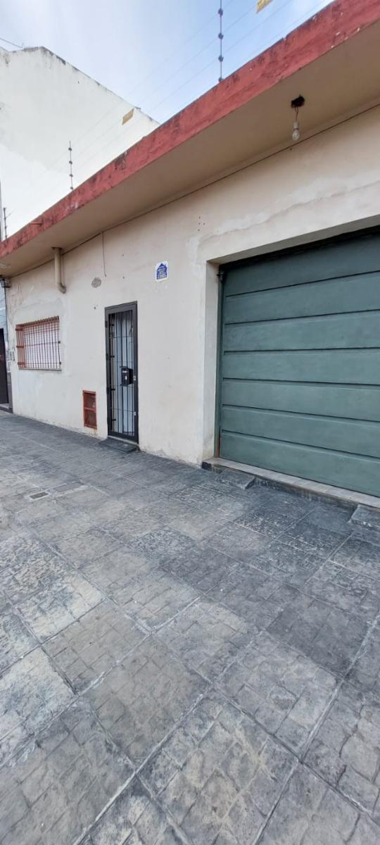 Venta Casa en lote propio zona La Tablada. Consulte