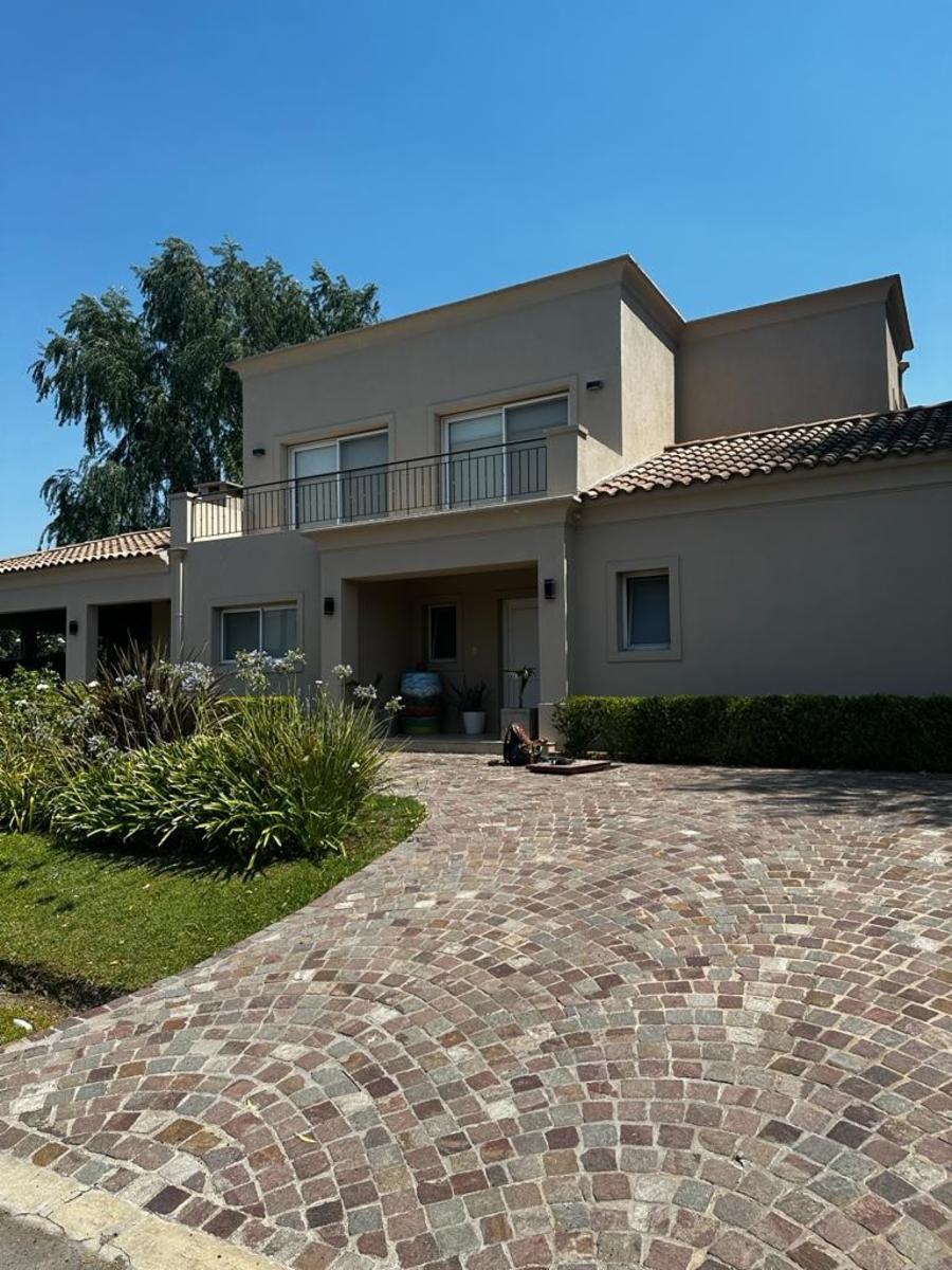 Excelente casa en el barrio BELLA VISTA CHICO en venta