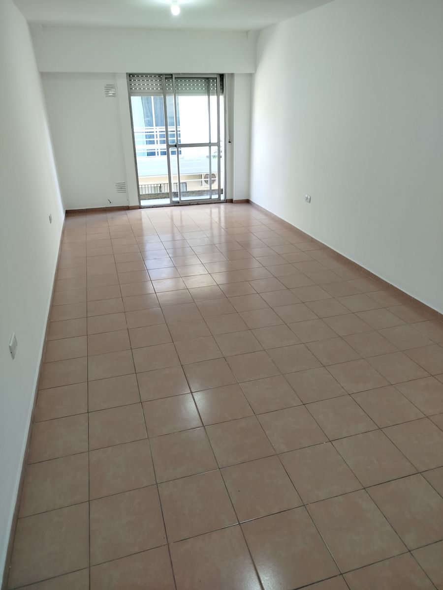 ALQUILER SAN LORENZO 3845 03 04 MONO AMBIENTE AMPLIO 30 m2