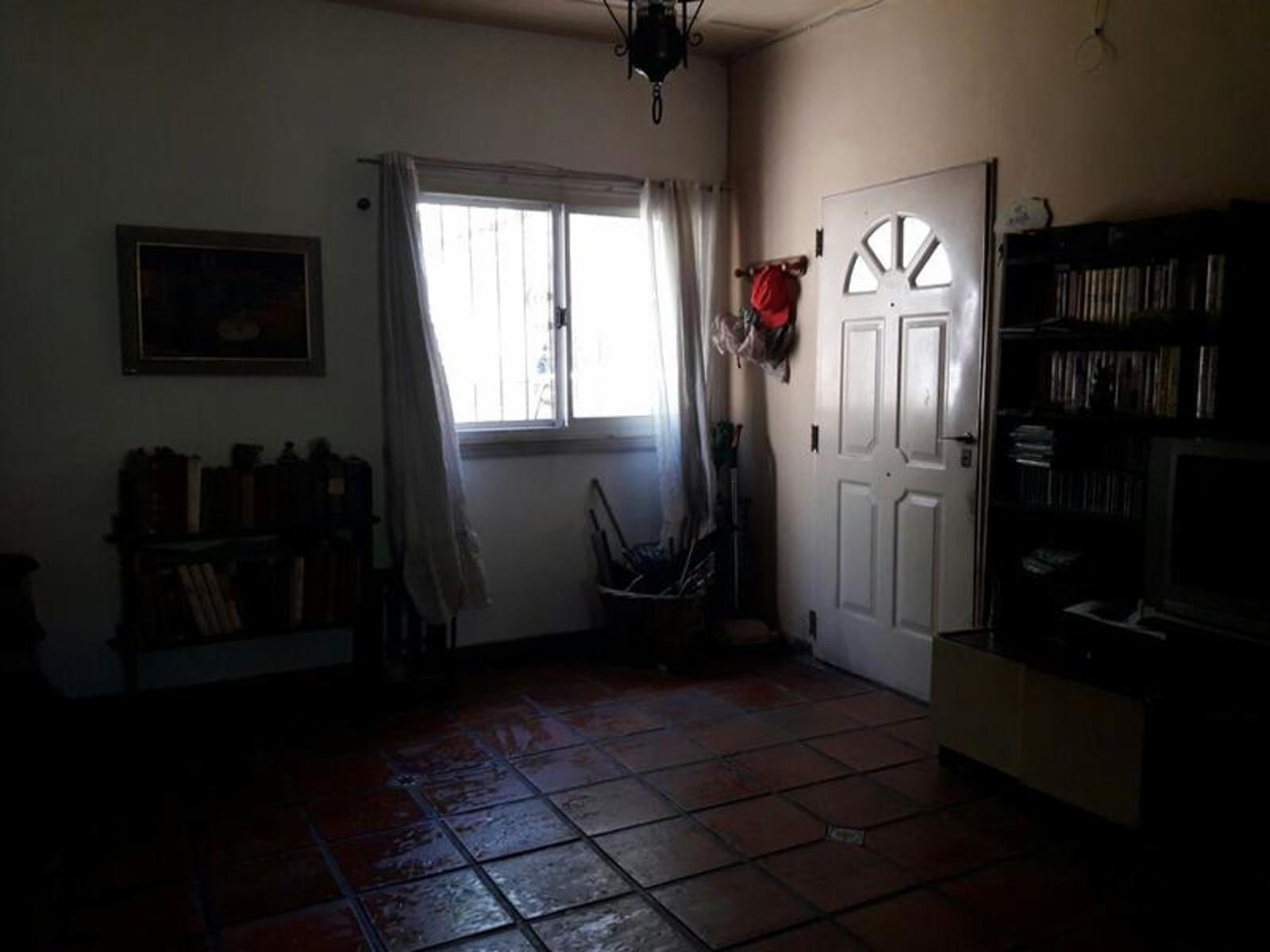 JUAN VUCETICH AL 2800 · Morón — foto 10