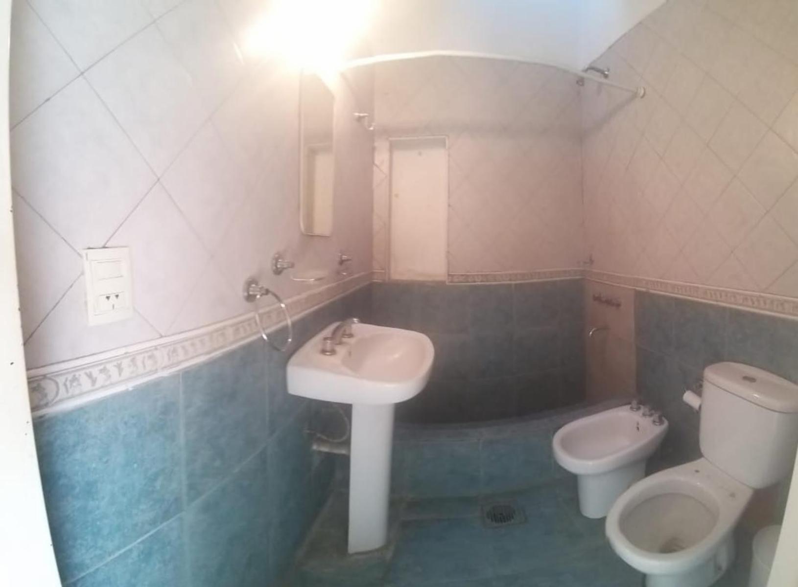 Nemesio Alvarez 800 · Moreno — foto 12