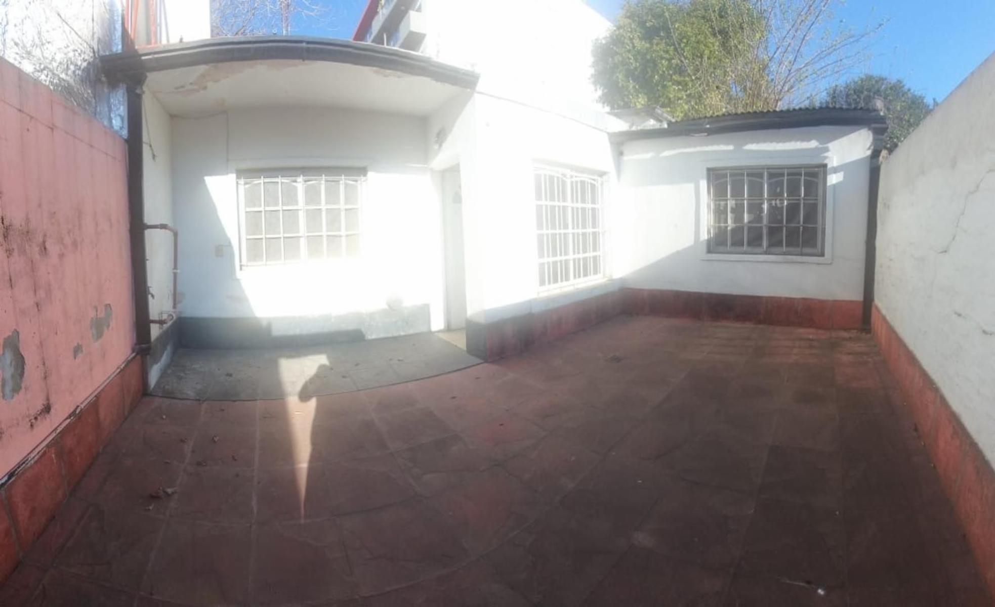 Nemesio Alvarez 800 · Moreno — foto 3