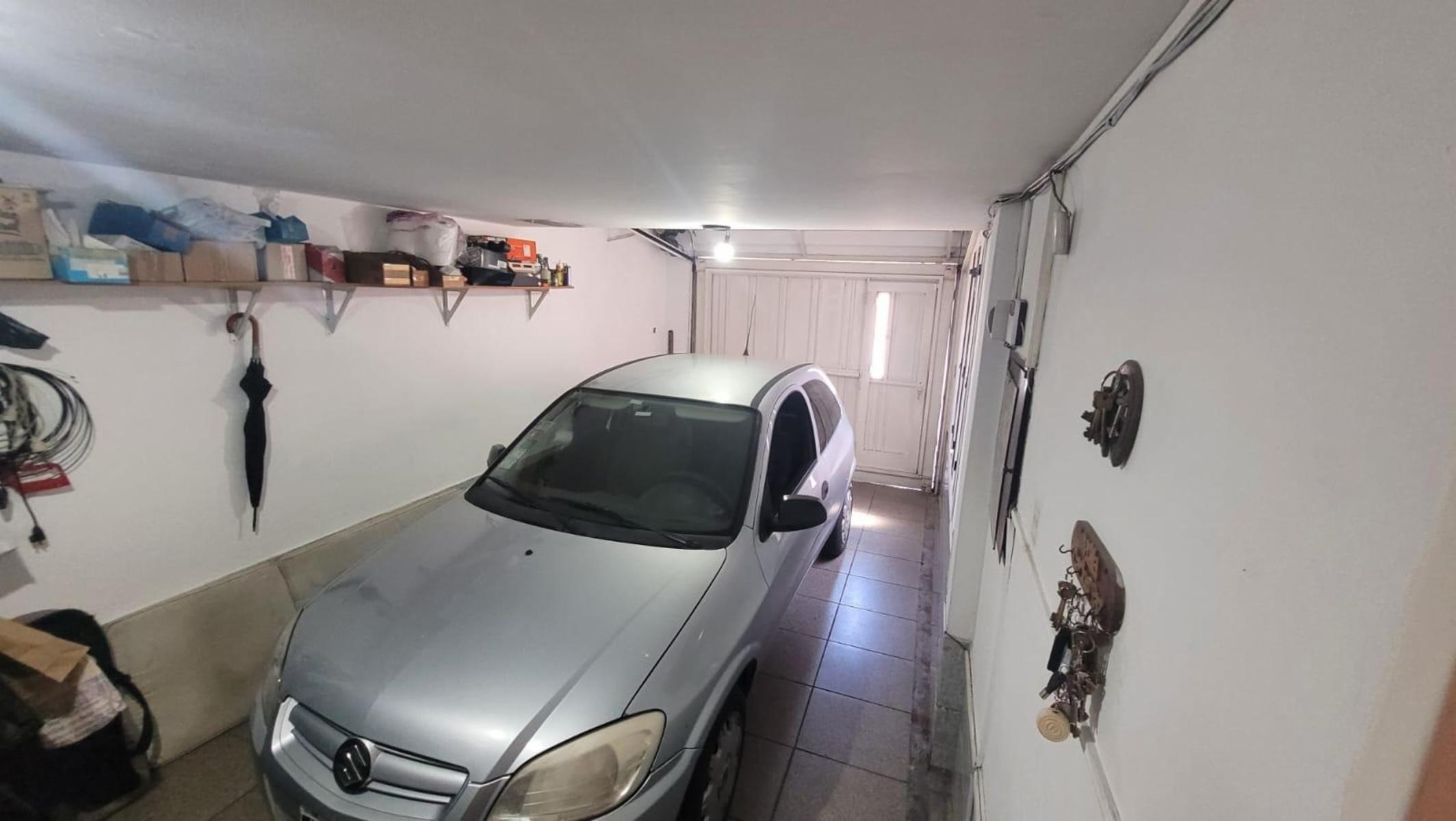 CASA  4 AMBIENTES CON QUINCHO Y PILETA - SAN JUSTO