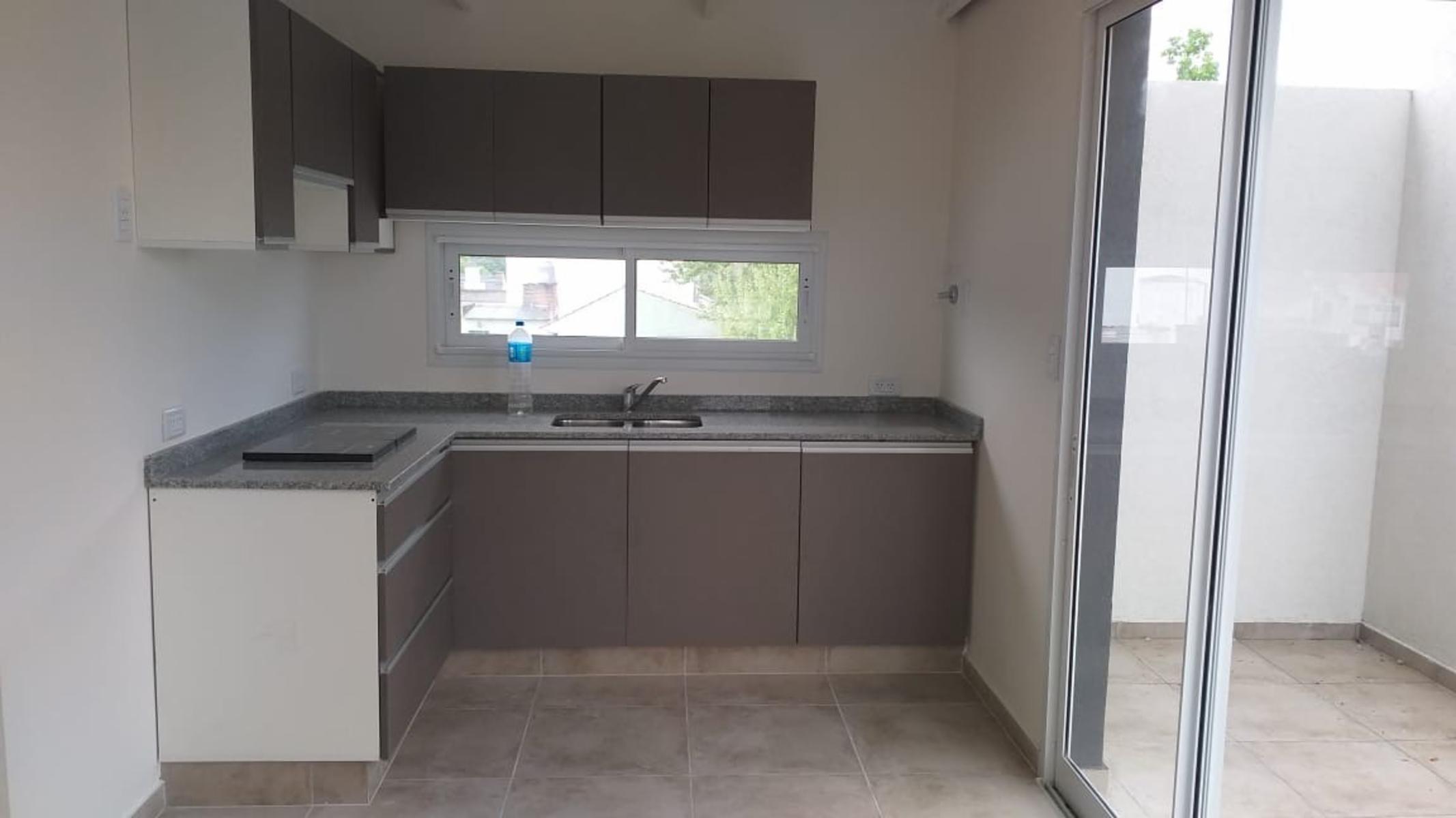 DUPLEX A ESTRENAR  2º PISO POR ESCALERA EN QUILMES