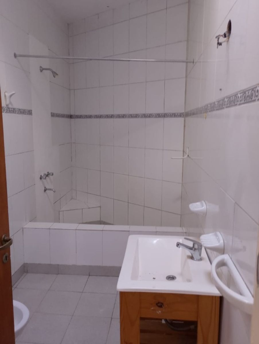 Weizman 605 · Morón — foto 3