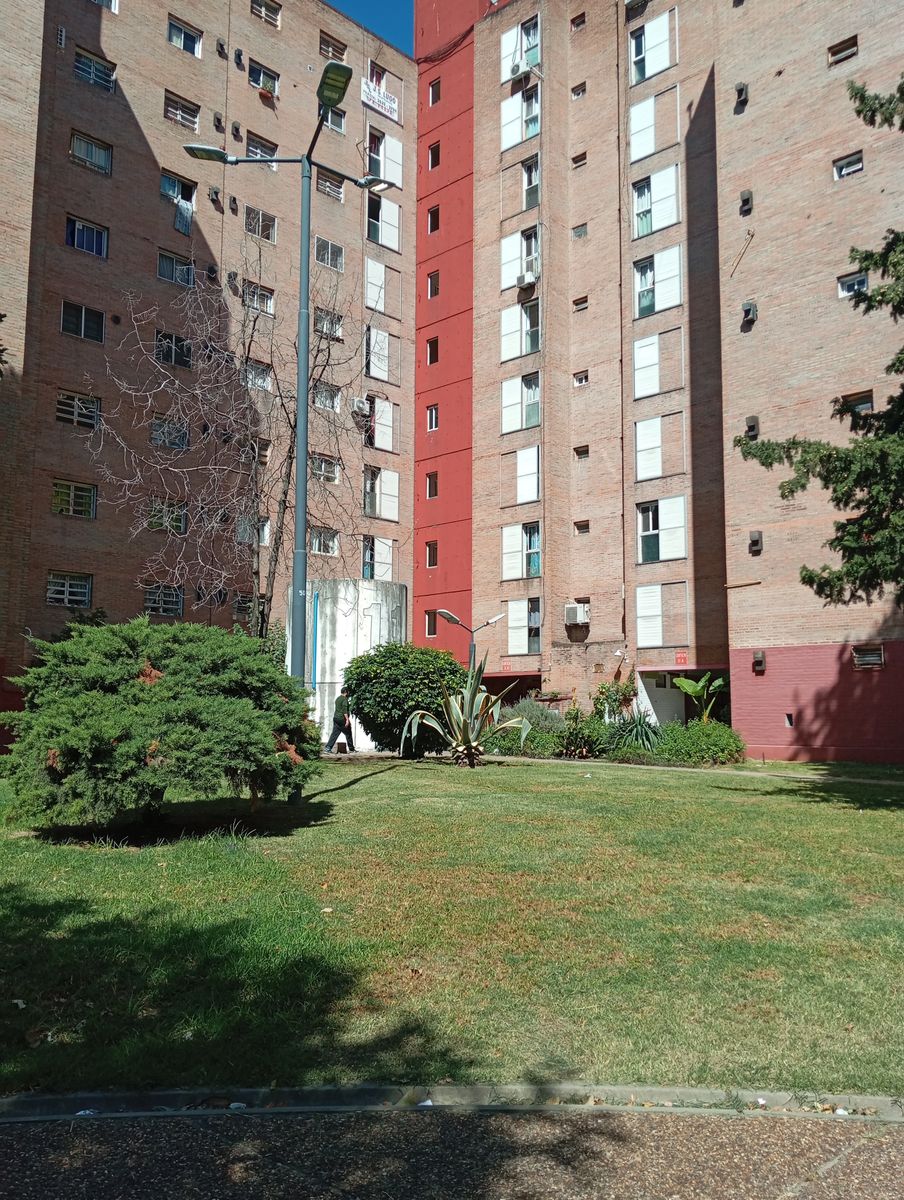DEPARTAMENTO DE 4 AMBIENTES AMPLIOS CON BALCON