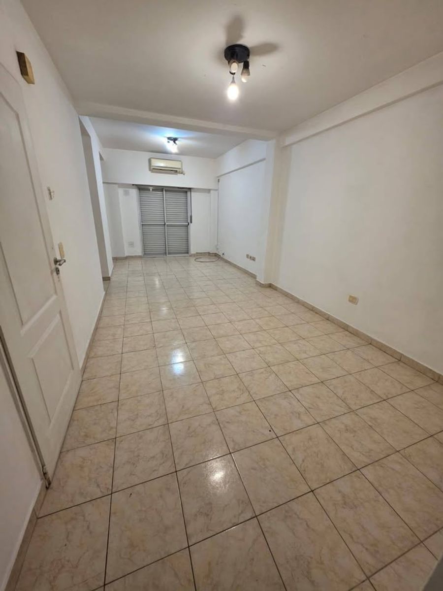 Sucre 300 · Morón — foto 3