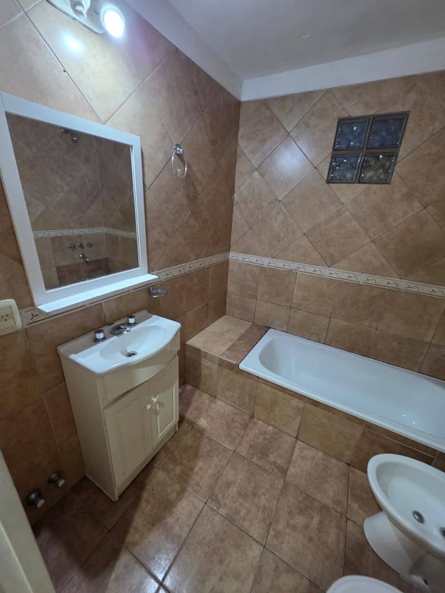 Sucre 300 · Morón — foto 10
