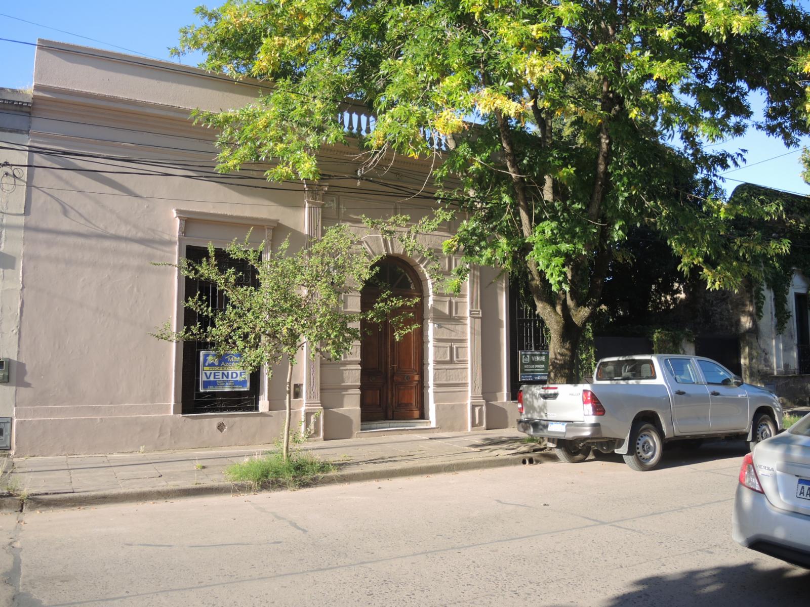 CASA ANTIGUA A 1 CUADRA DE PLAZA 1810- LOBOS