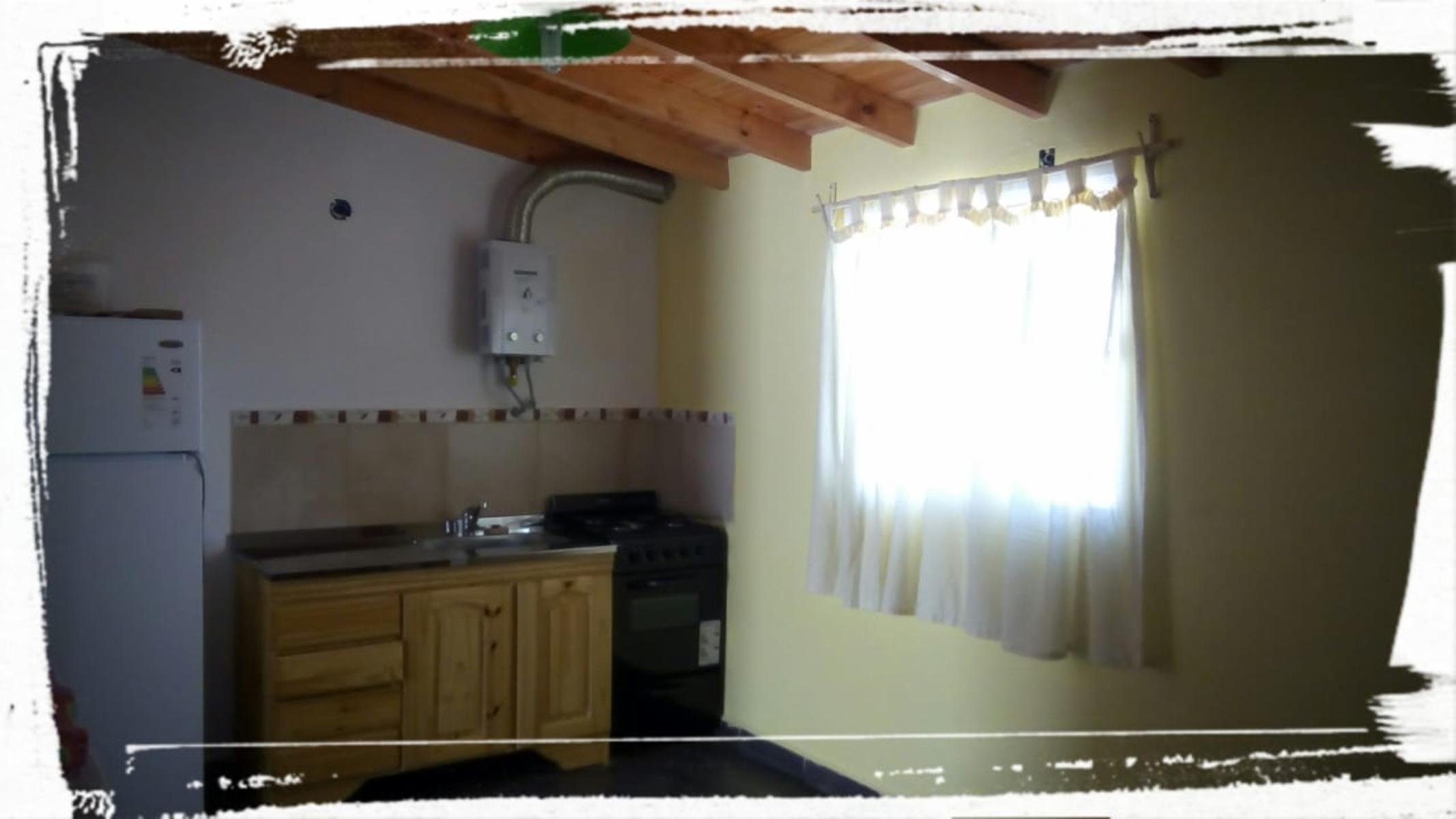 EXCELENTE DUPLEX EN PLANTA BAJA CON COCINA COMEDOR INCLUYENDO ARTEFACTO COCINA, TERMOTANQUE, BAÑO, HABITACIÓN, PATIO TRASERO PRIVADO, PATIO DE FRENTE COMPARTIDO Y HABITACIÓN MATRIMONIAL EN PLANTA ALTA