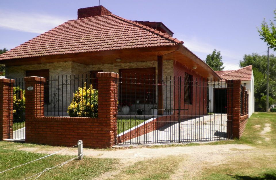 Chalet en venta en  una planta, con lote lindero con  pileta opcional, Escobar