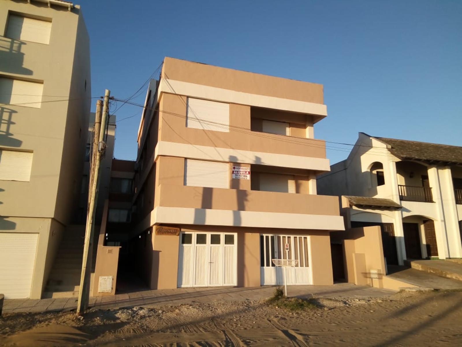 Dpto en edificio frente al Mar