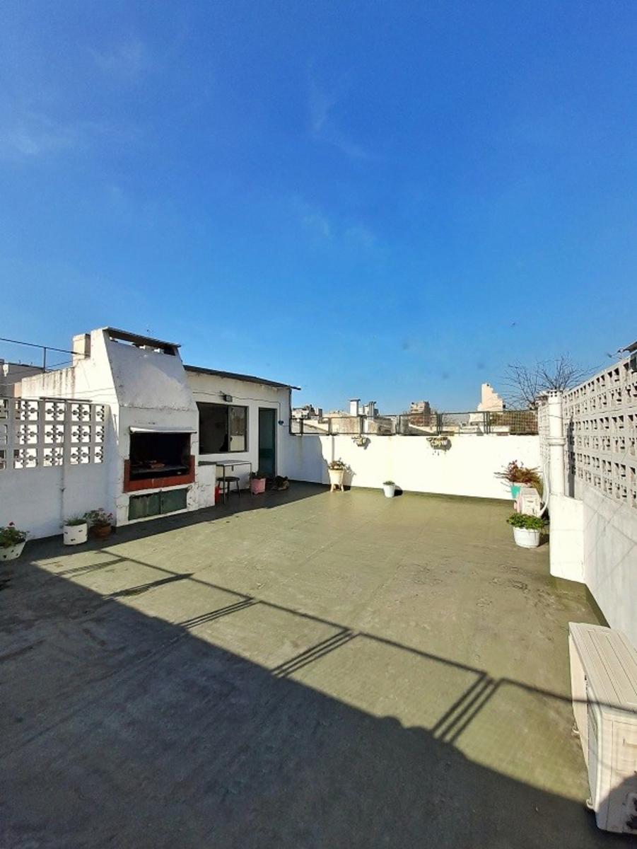Piso Único Sin Expensas al Frente Entrada Independ 4/5 Dormit. Patio, Lav, Qcho, Parrilla y Terraza