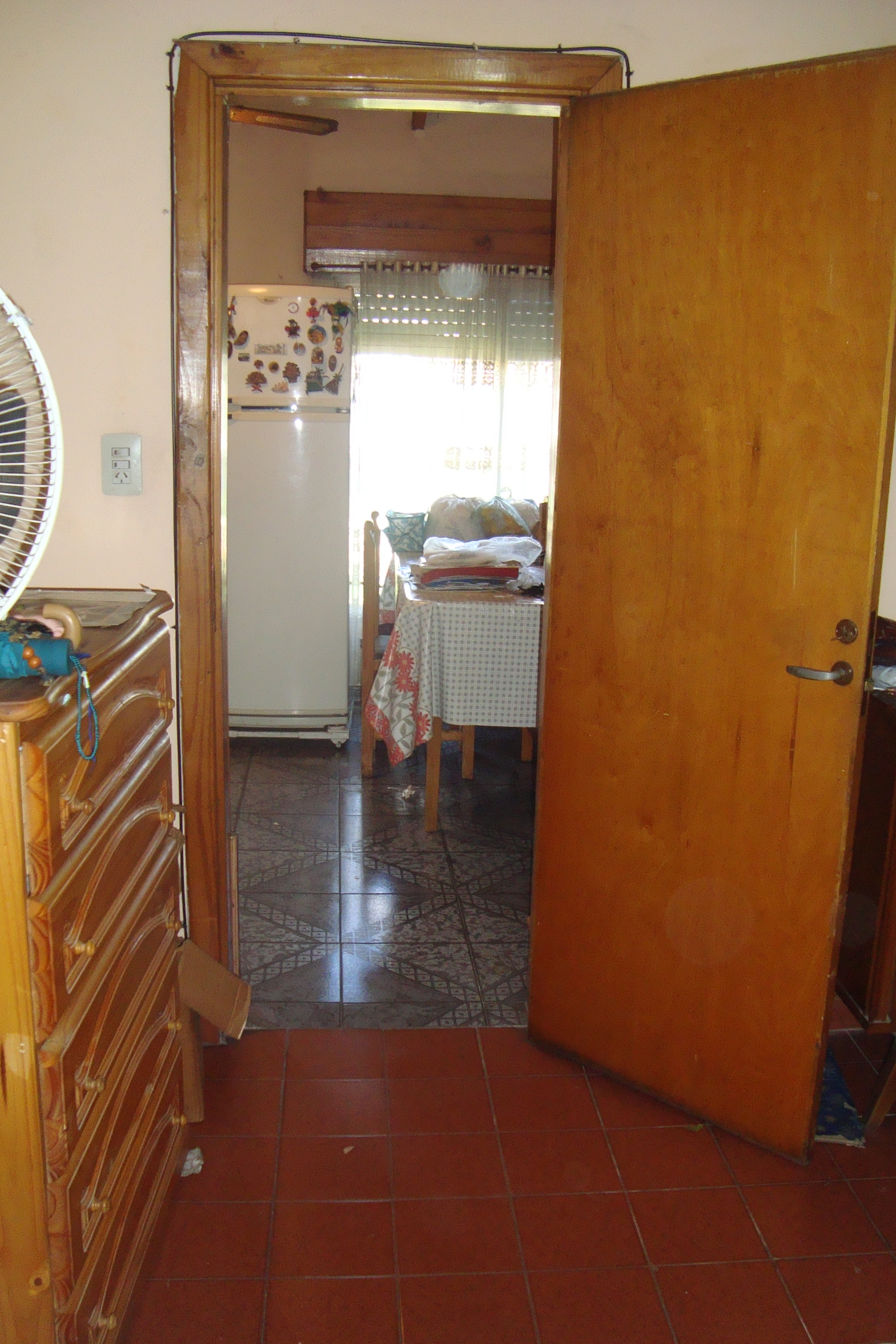 BURZACO:CASA FUNCIONAL 2 AMB C/FDO, PQUE, ENTRADA P/AUTOS .3CDRAS AV.H.IRIGOYEN