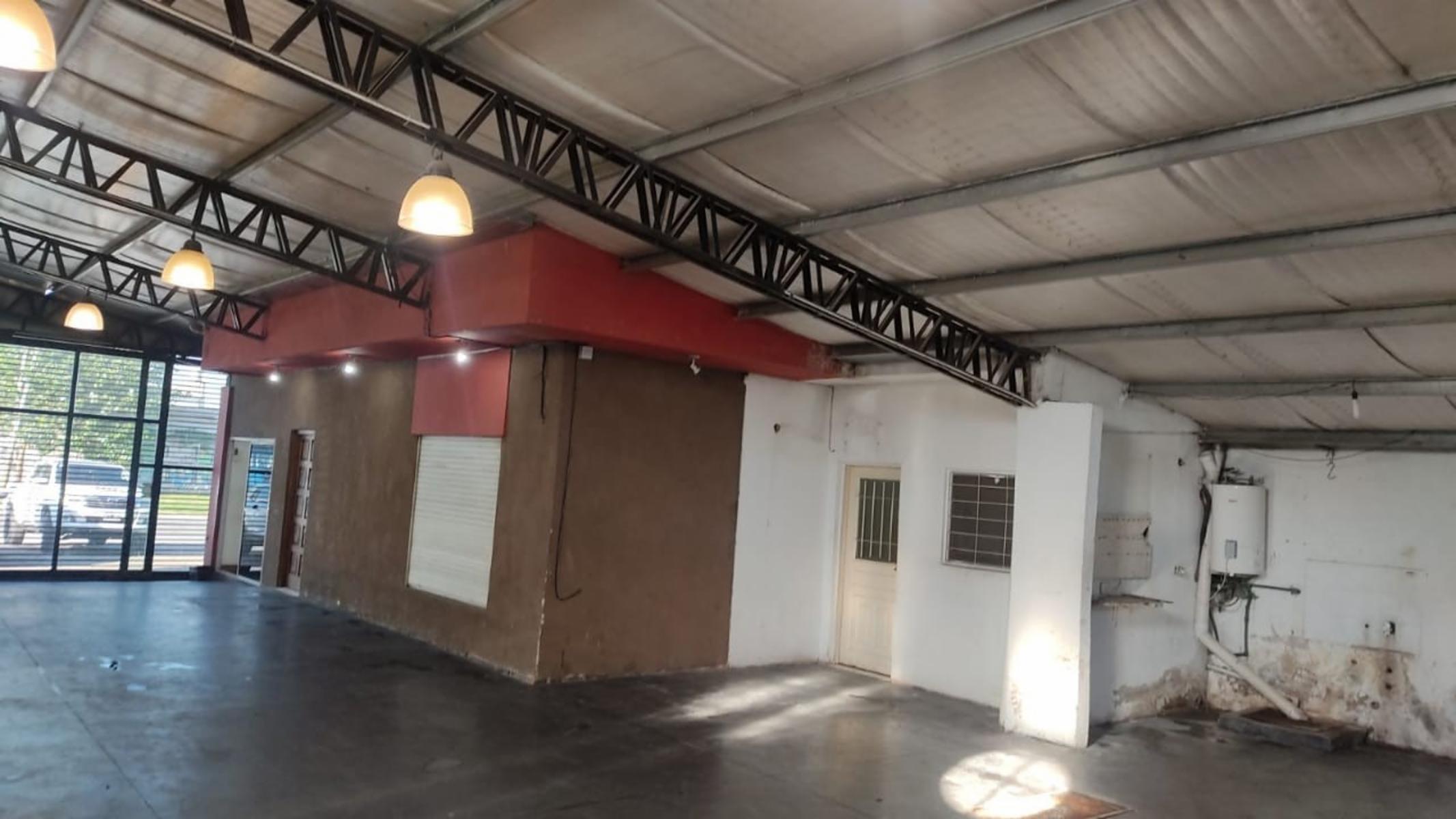 Alquiler de importante local con vivienda en Longchamps