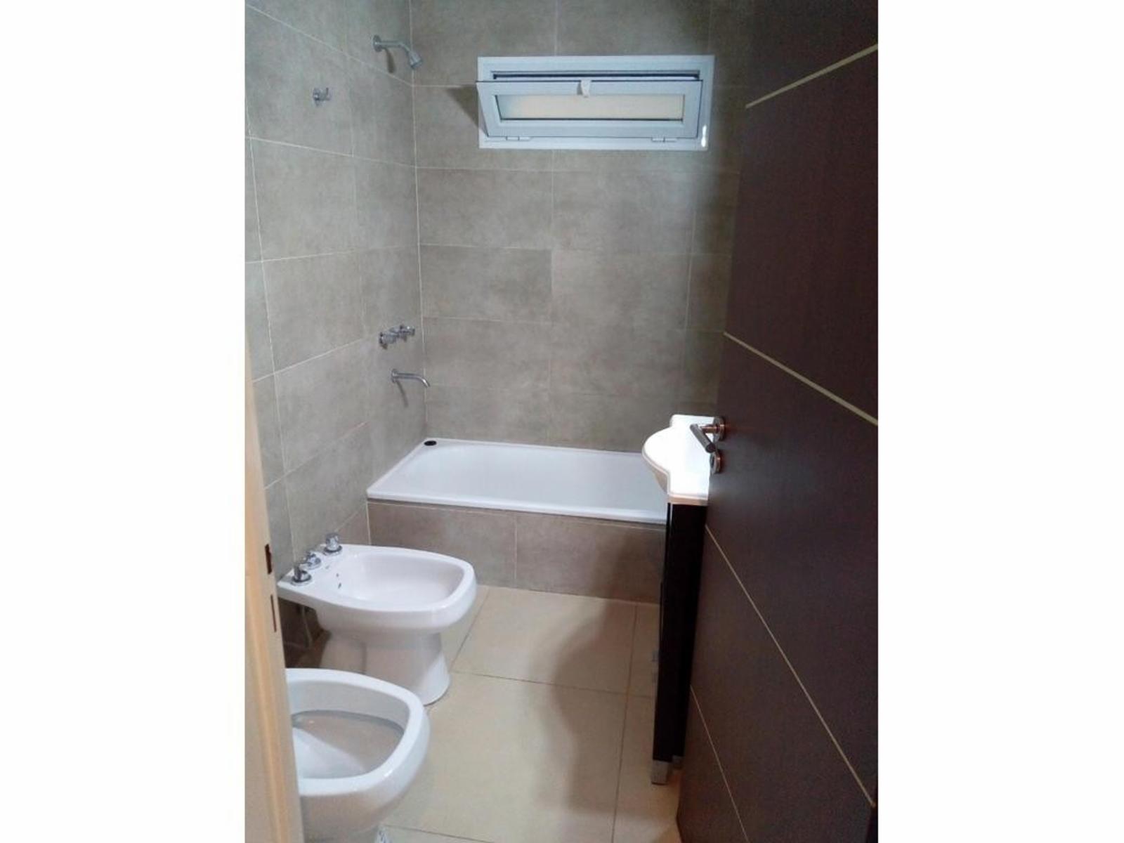 Naón 1075 , 1° B · La Matanza — foto 10