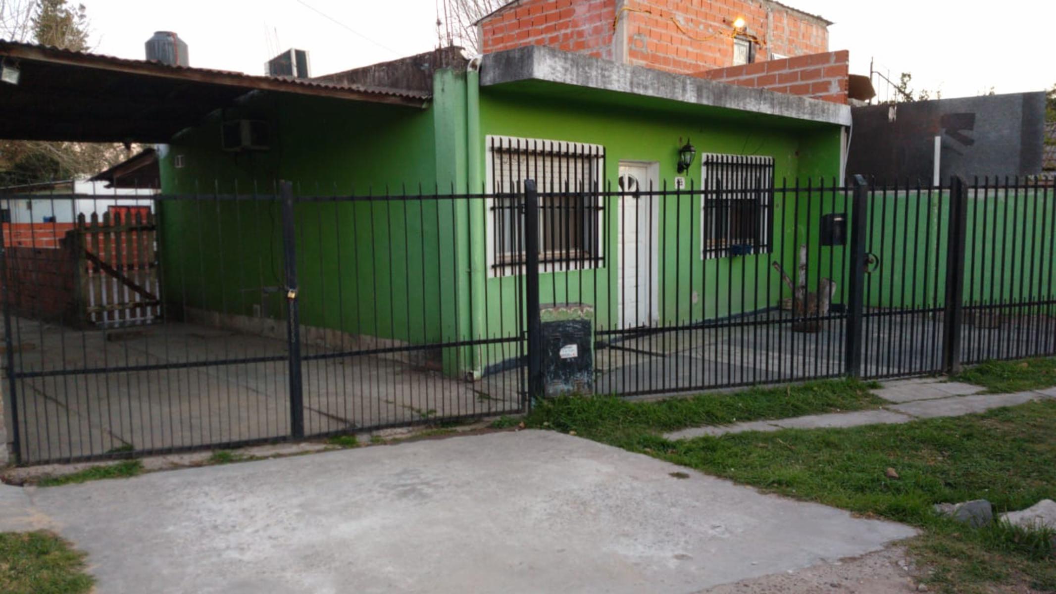 EXCELENTE PROPIEDAD DE TRES AMBIENTES MAS DOS DEPARTAMENTOS DE DOS AMBIENTES CON ENTRADA DE AUTO
