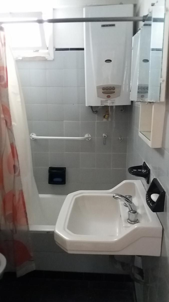Excelente semipiso  equipado,  2 dormitorios con cochera y dependencia en calle Tucumán  a 1/2 cuadra de Avda. Colón.- · General Pueyrredon — foto 14