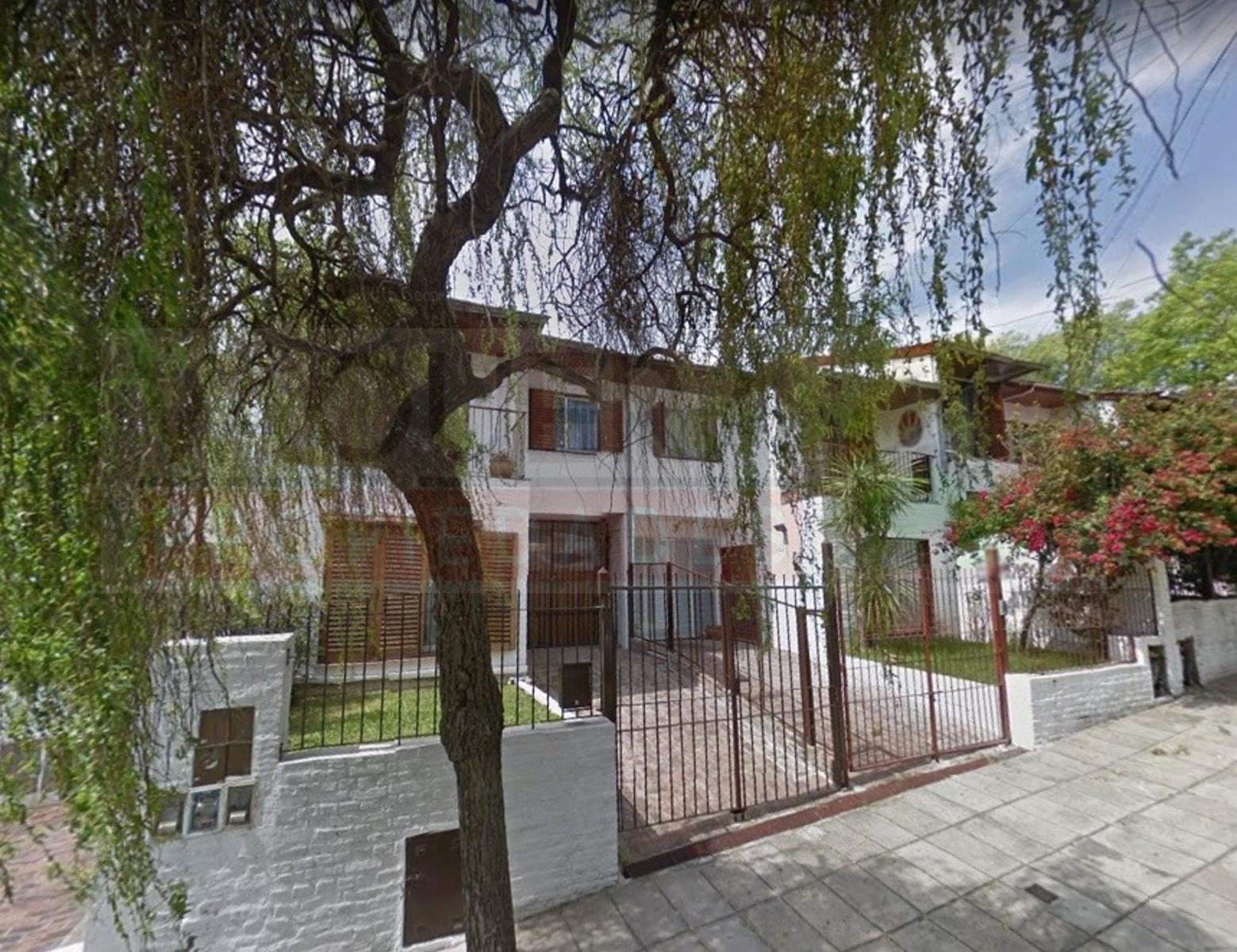 Amplio Duplex a metros de Av Libertador Al Rio
