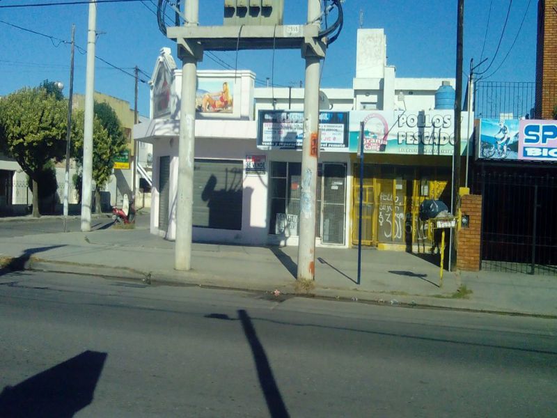 Nºref: 479 -INCREIBLES Y UNICOS LOCALES Y DPTO EN PLENA AVENIDA VUCETICH DE BARRIO ITUZAINGO