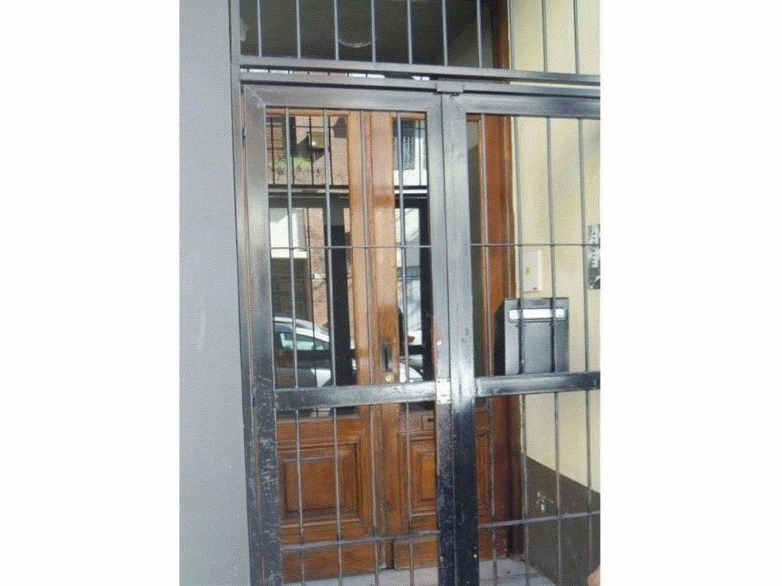 MORON 2845 · Flores — foto 3
