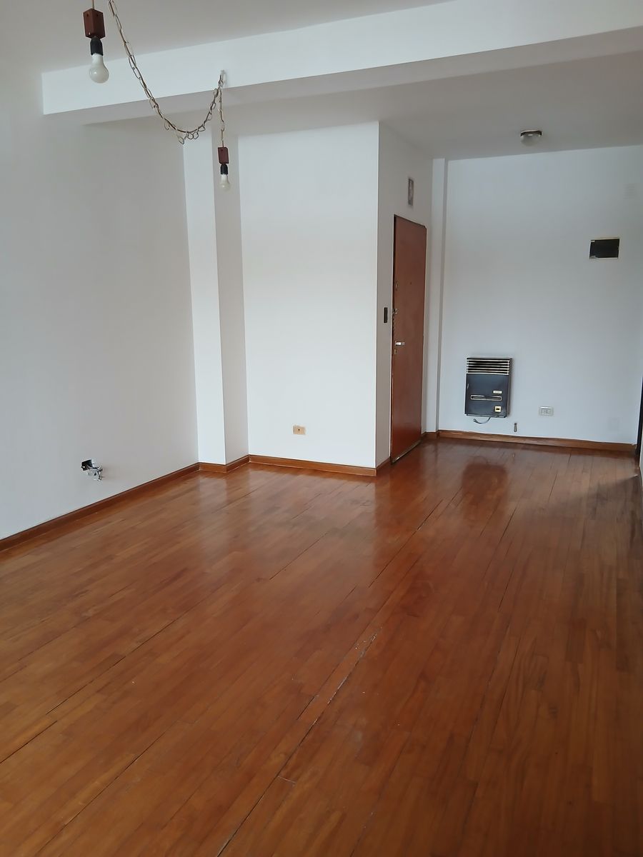 AV AVELLANEDA 3700 · Floresta — foto 6