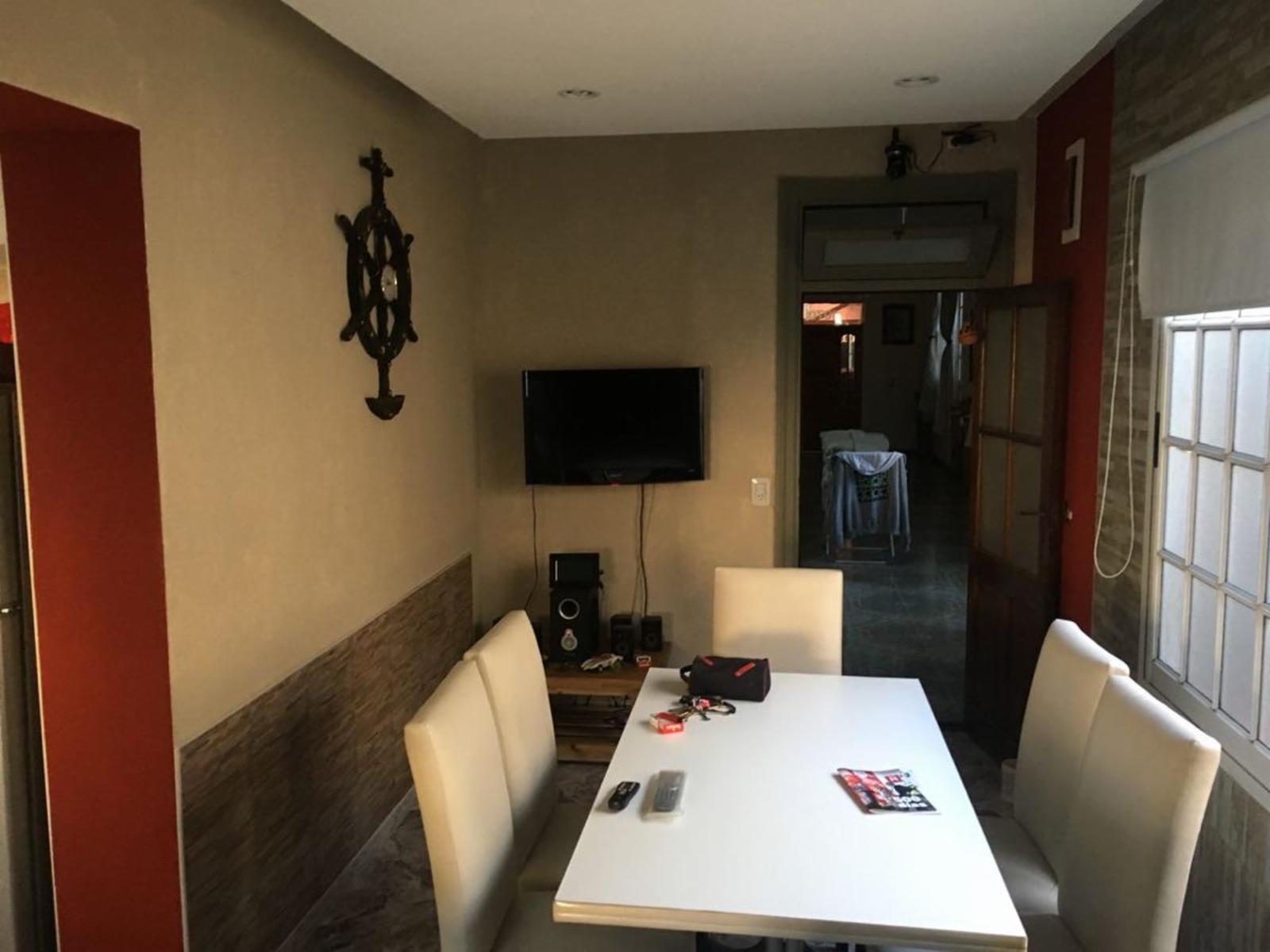 Casa en Venta en  Villa Sarmiento,  Moron  Gelly Y Obes al 1000