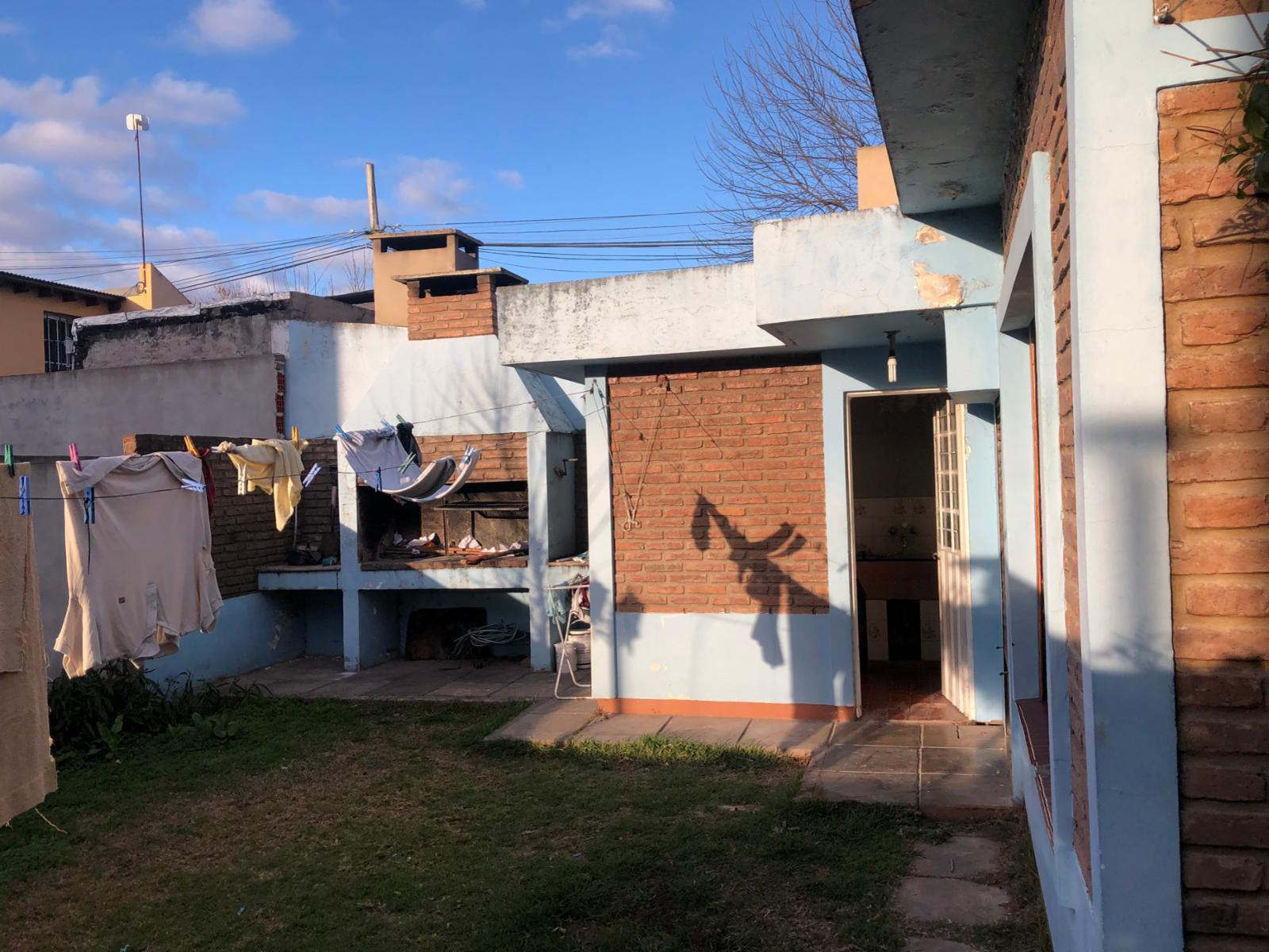Casa y Departamento en un mismo terreno en 22 entre 45 y47 · Mercedes — foto 13