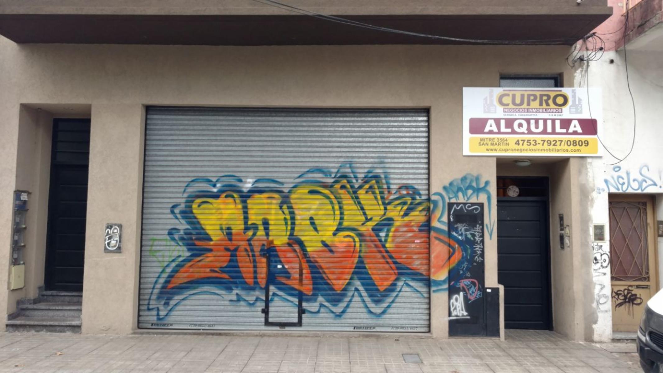 HERMOSO LOCAL A 1/2 CDRA. PLAZA ALEM