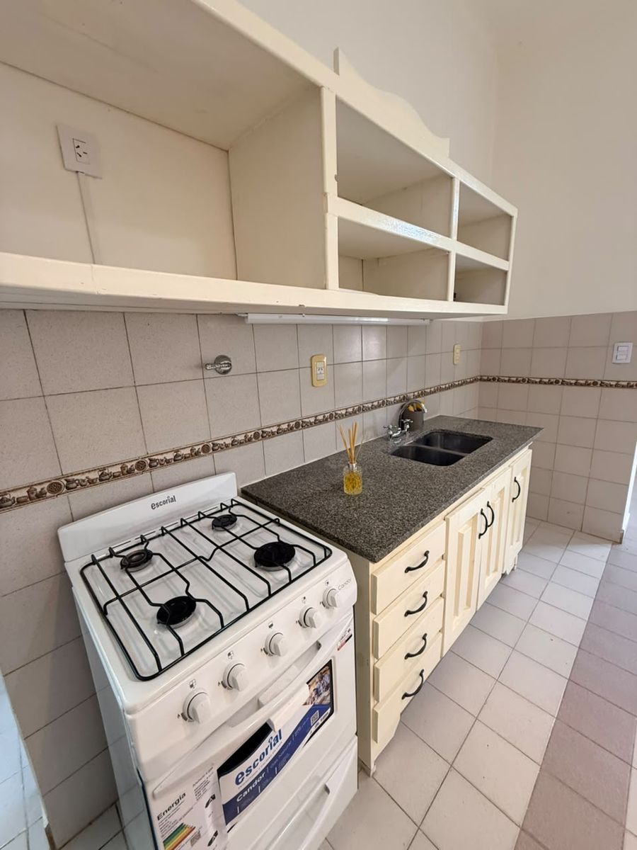 VICTOR MAYOR BERGAMI 2697 · Hurlingham — foto 4
