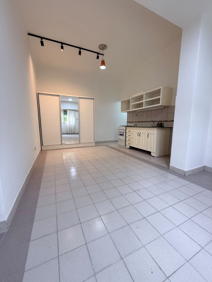 VICTOR MAYOR BERGAMI 2697 · Hurlingham — foto 6