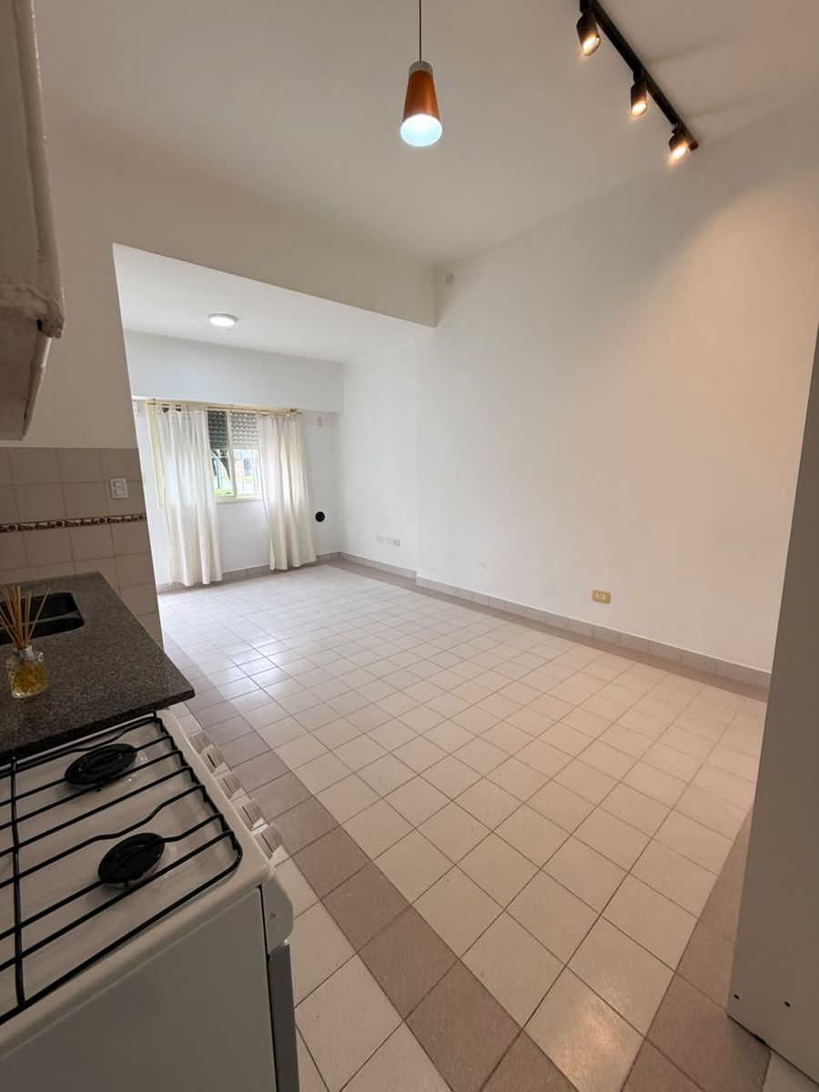VICTOR MAYOR BERGAMI 2697 · Hurlingham — foto 8